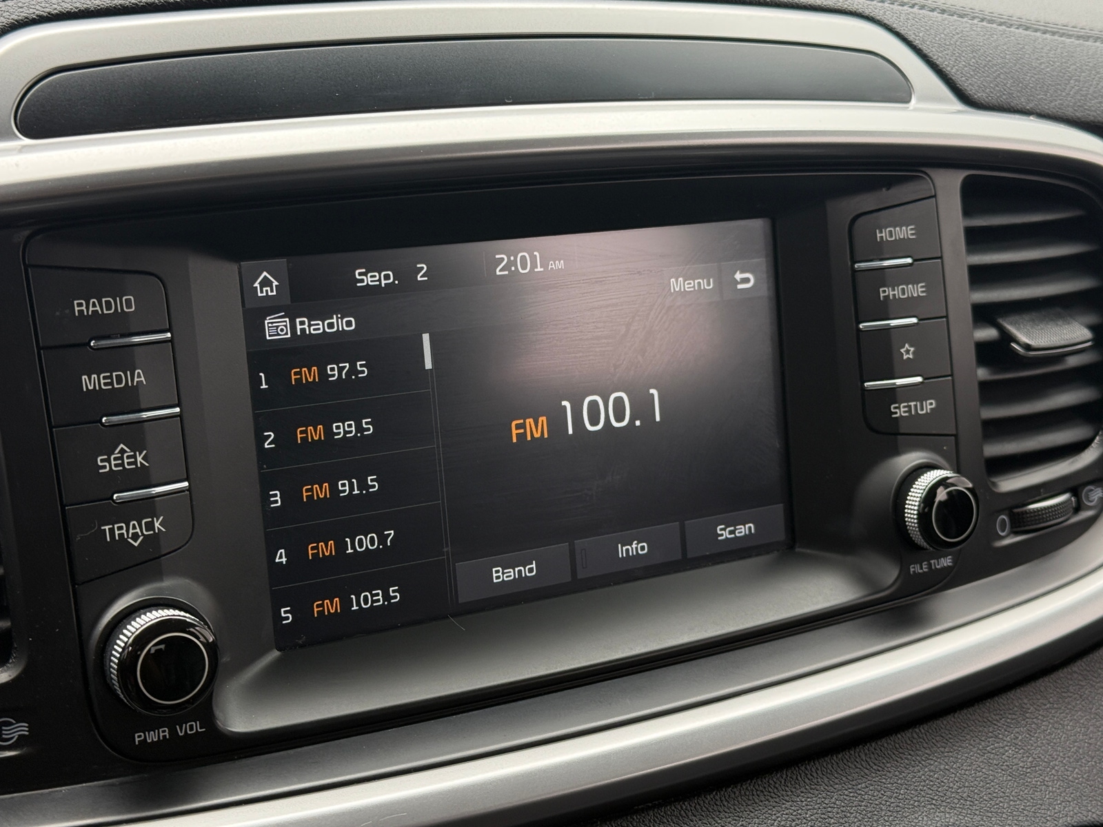 Thumbnail: 2020 Kia Sorento - 3