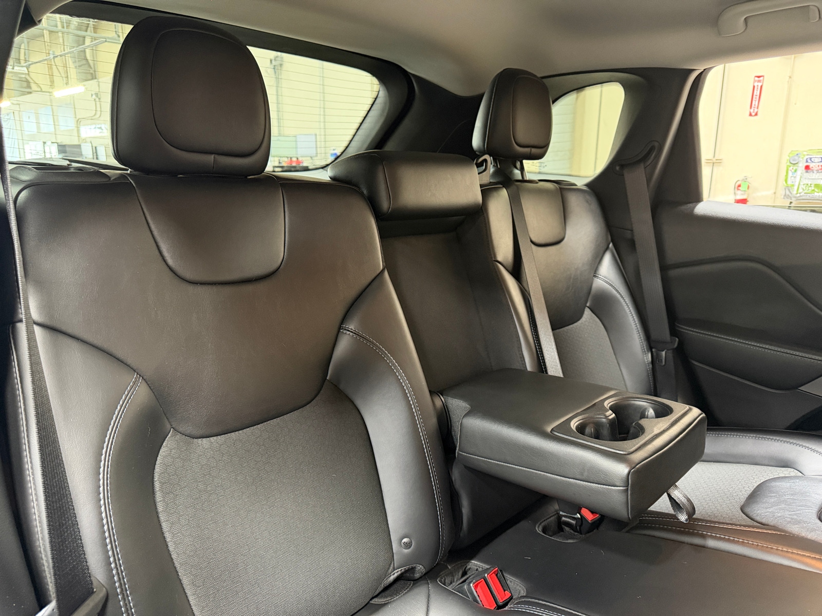 Thumbnail: 2019 Jeep Cherokee - 6