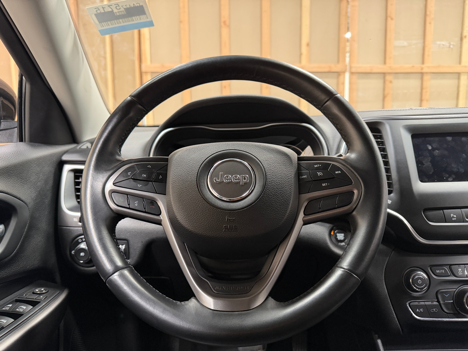 Thumbnail: 2019 Jeep Cherokee - 5