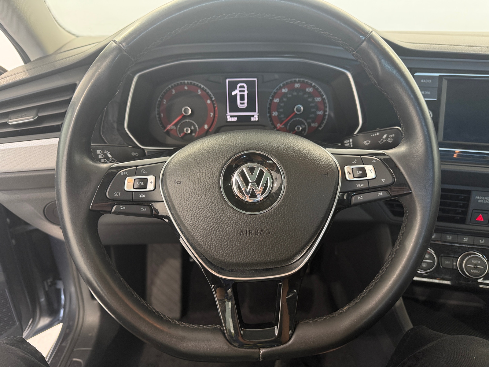 Thumbnail: 2019 Volkswagen Jetta - 4