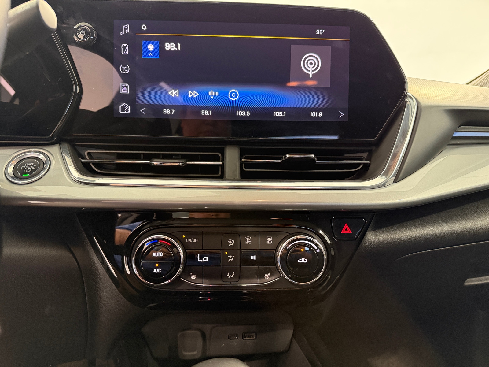 Thumbnail: 2025 Chevrolet Trax - 3