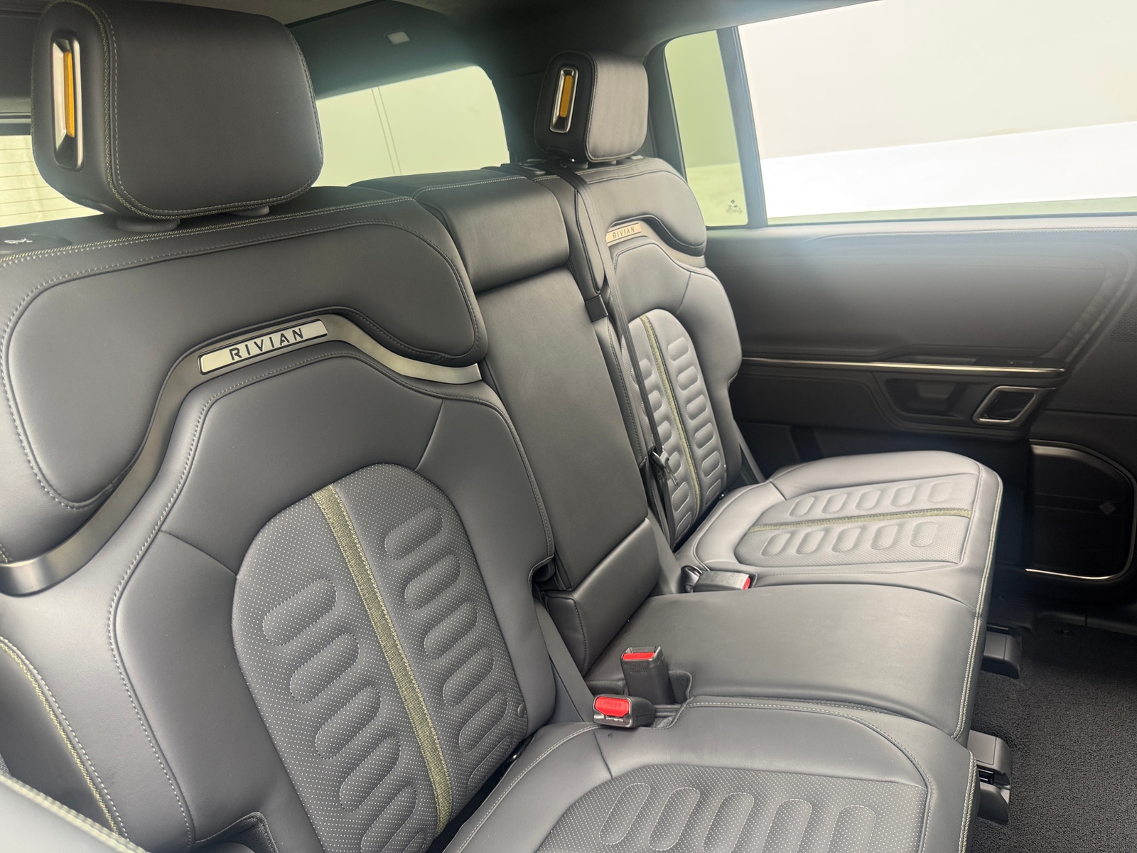 Thumbnail: 2023 Rivian R1S - 5