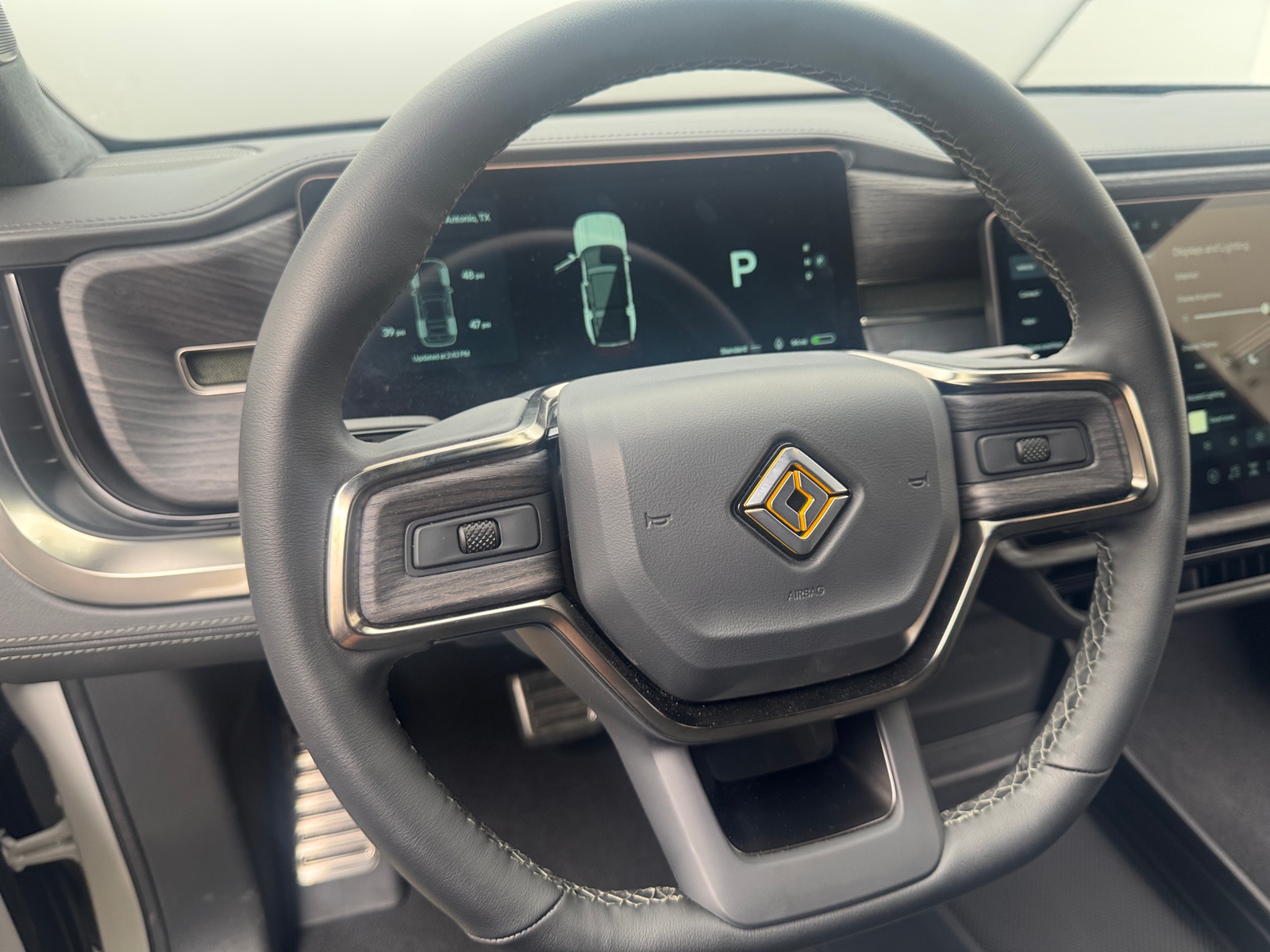 Thumbnail: 2023 Rivian R1S - 4