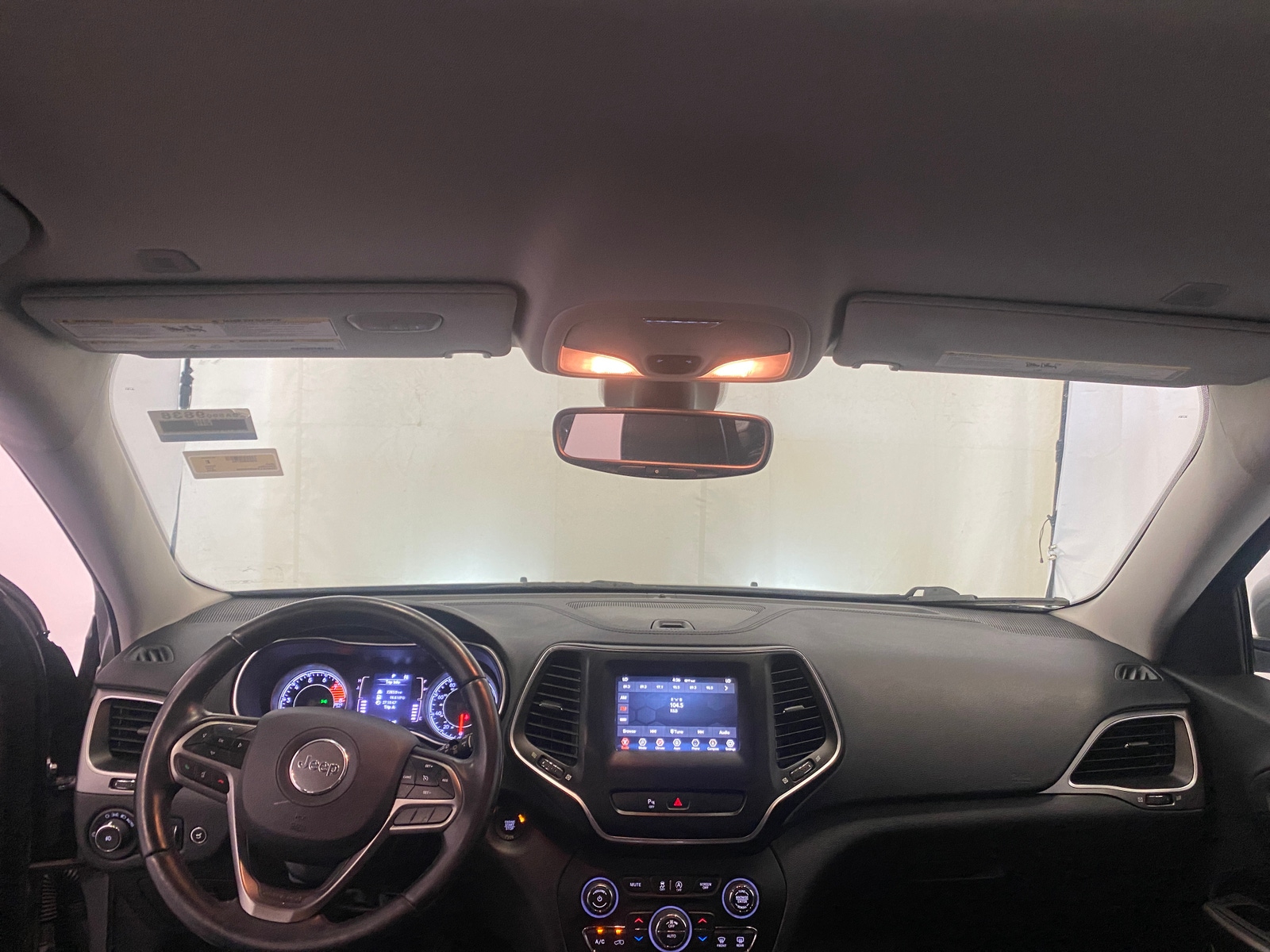 Thumbnail: 2019 Jeep Cherokee - 3
