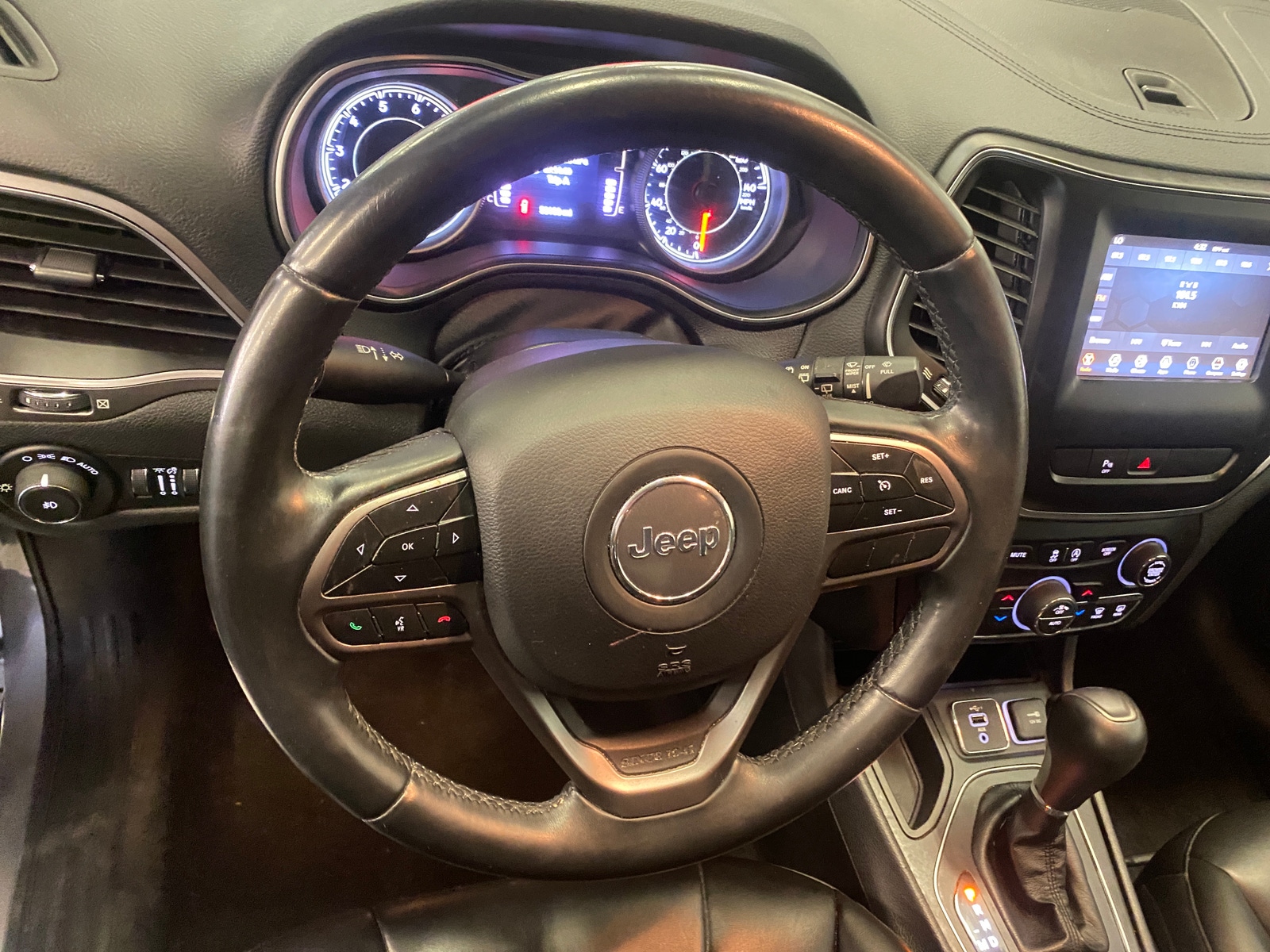 Thumbnail: 2019 Jeep Cherokee - 5