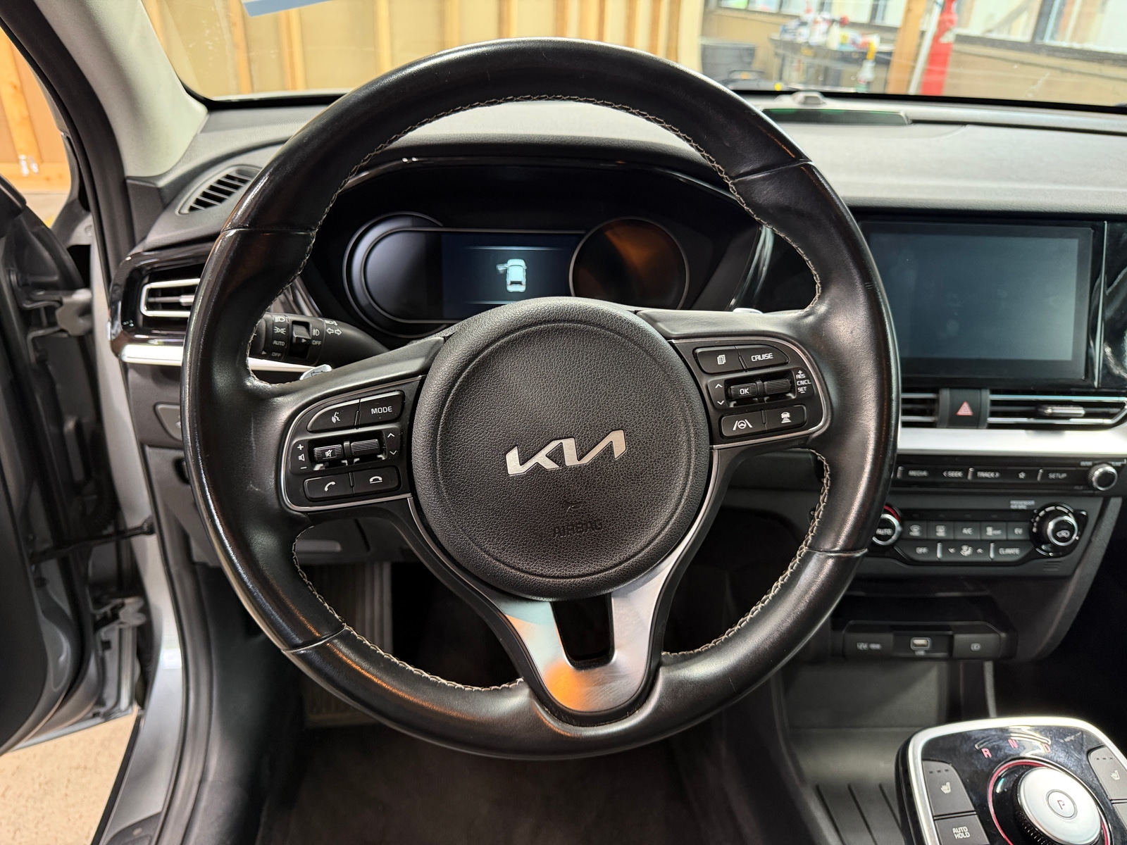 Thumbnail: 2022 Kia Niro - 4