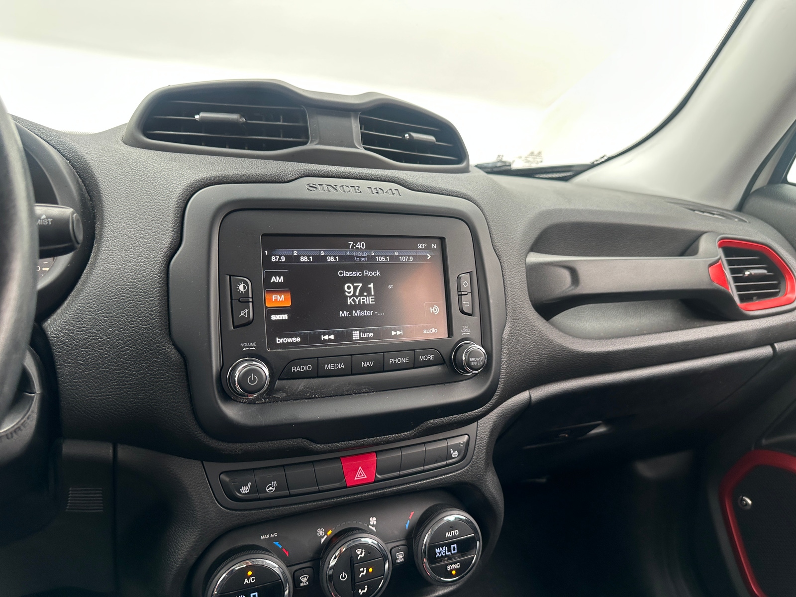 Thumbnail: 2016 Jeep Renegade - 3