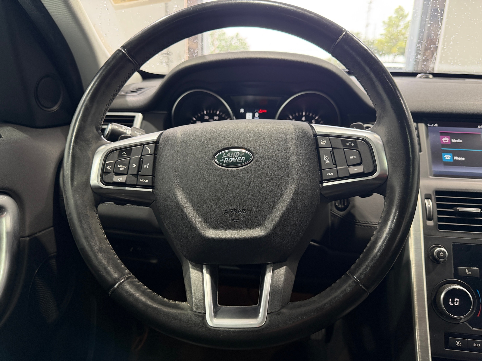 Thumbnail: 2018 Land Rover Discovery Sport - 4