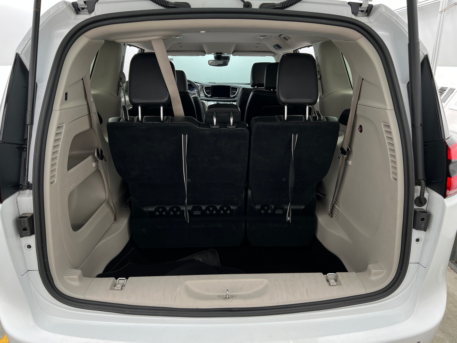 Thumbnail: 2023 Chrysler Pacifica - 6