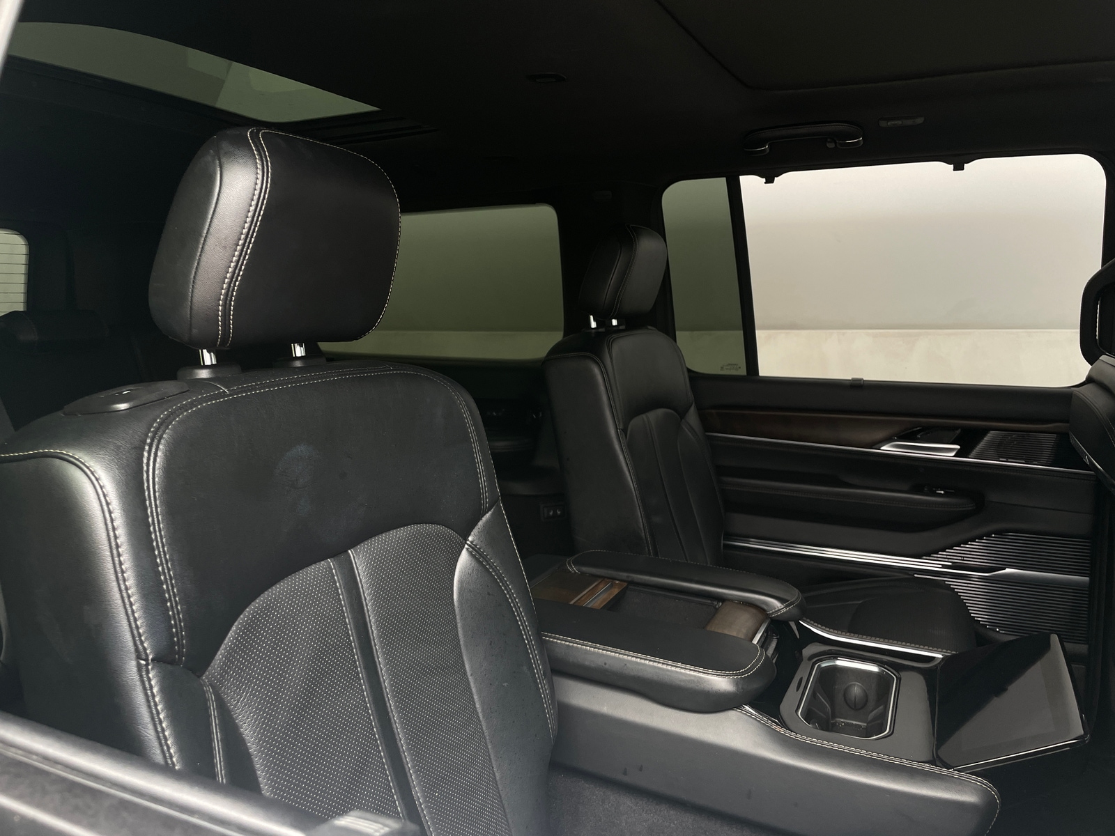 Thumbnail: 2024 Jeep Grand Wagoneer L - 5