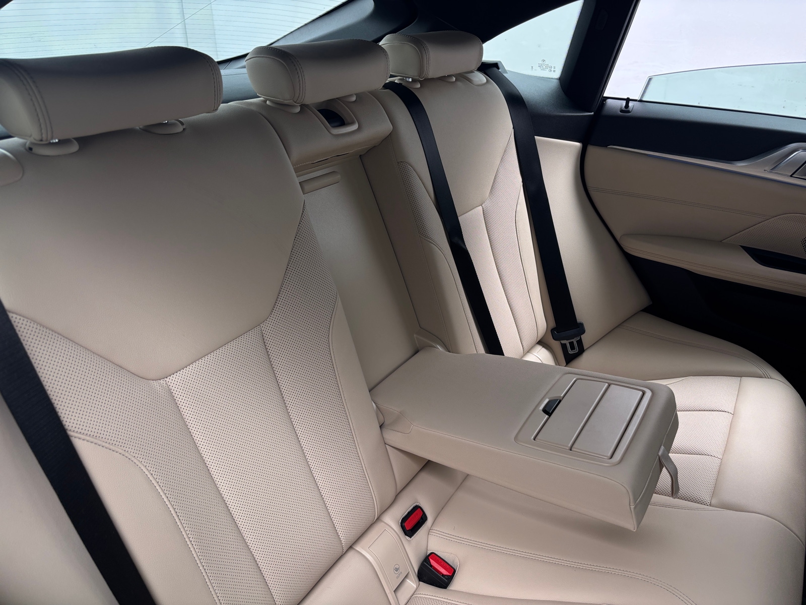 Thumbnail: 2023 BMW i4 - 5