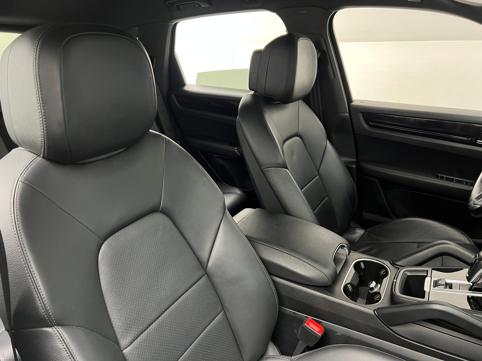 Thumbnail: 2020 Porsche Cayenne - 2