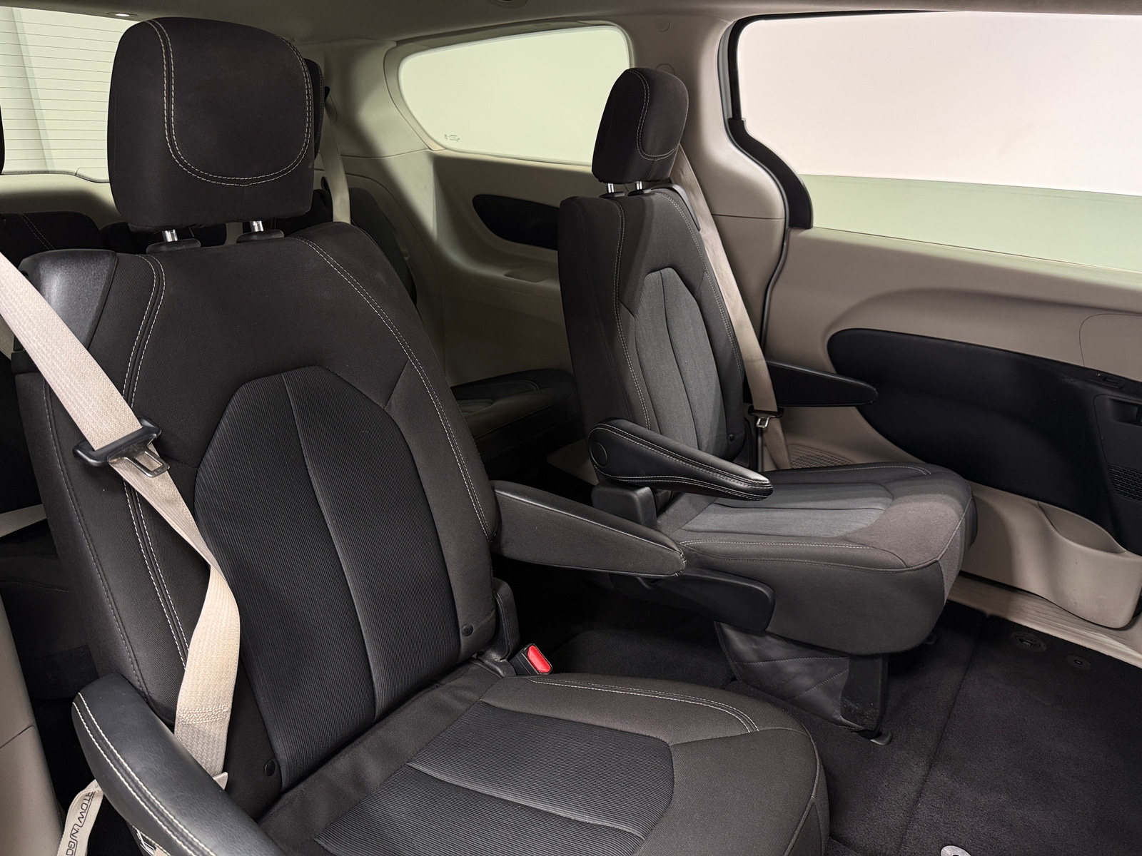 Thumbnail: 2023 Chrysler Voyager - 6