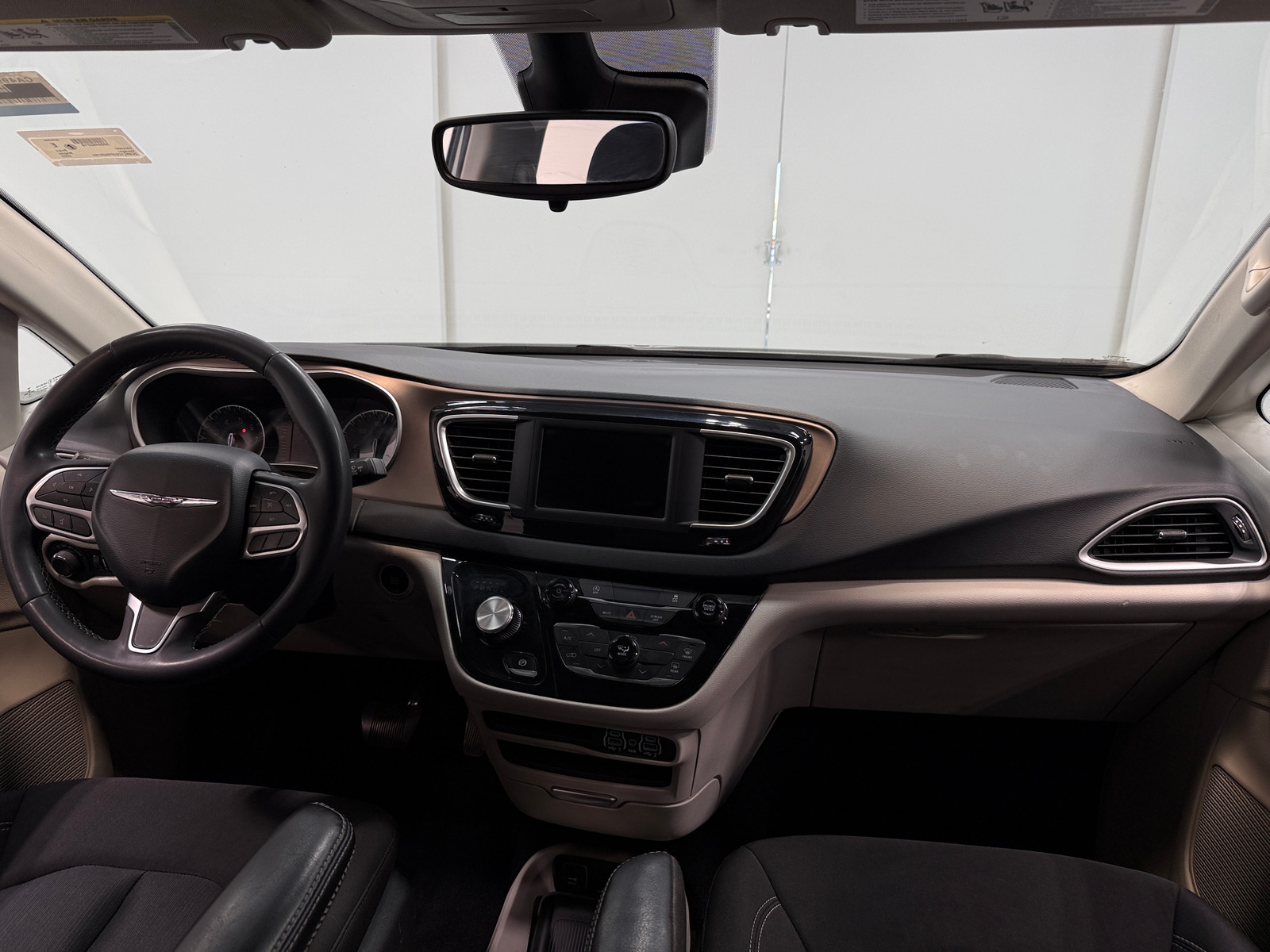 Thumbnail: 2023 Chrysler Voyager - 3