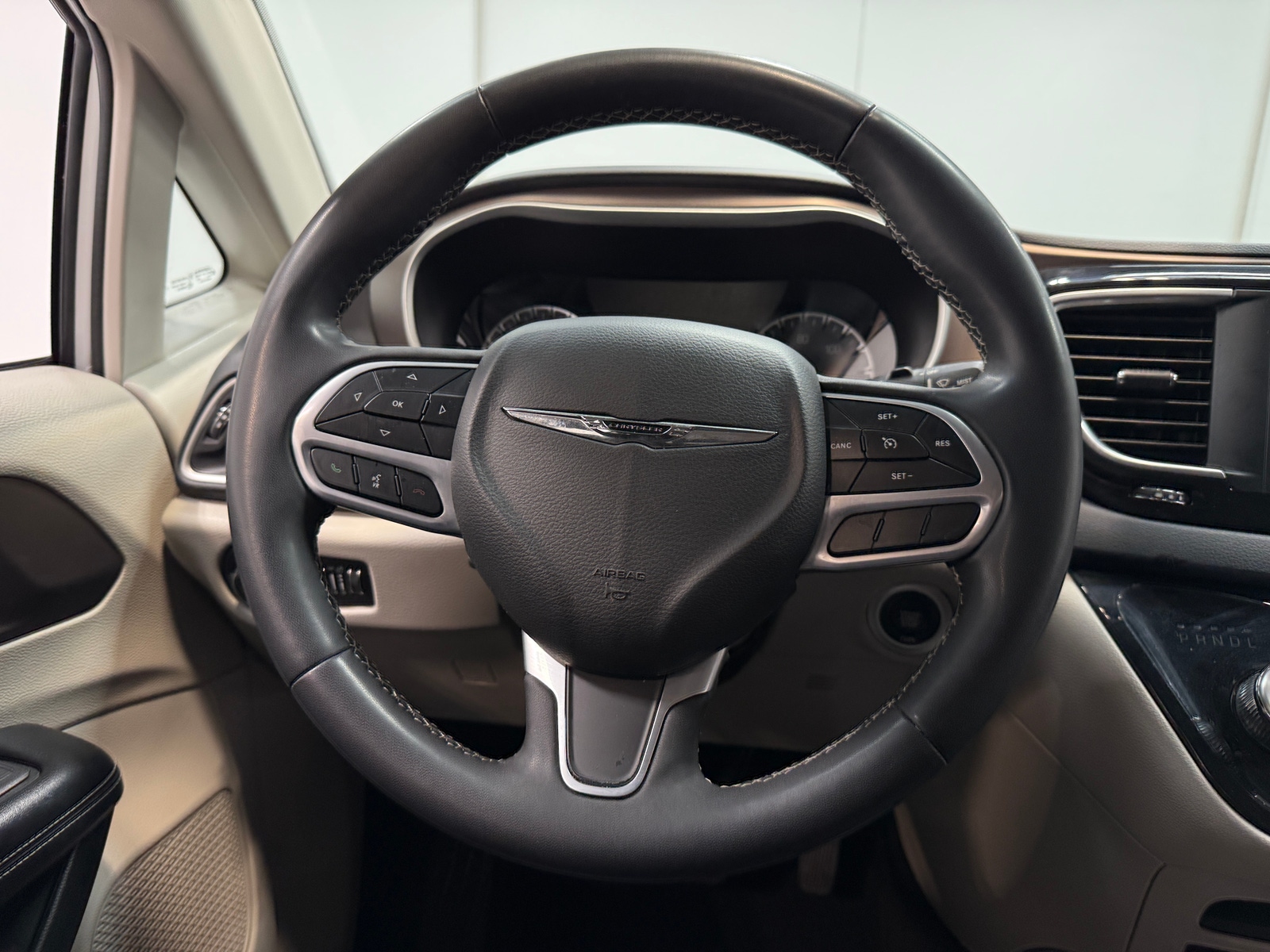 Thumbnail: 2023 Chrysler Voyager - 5
