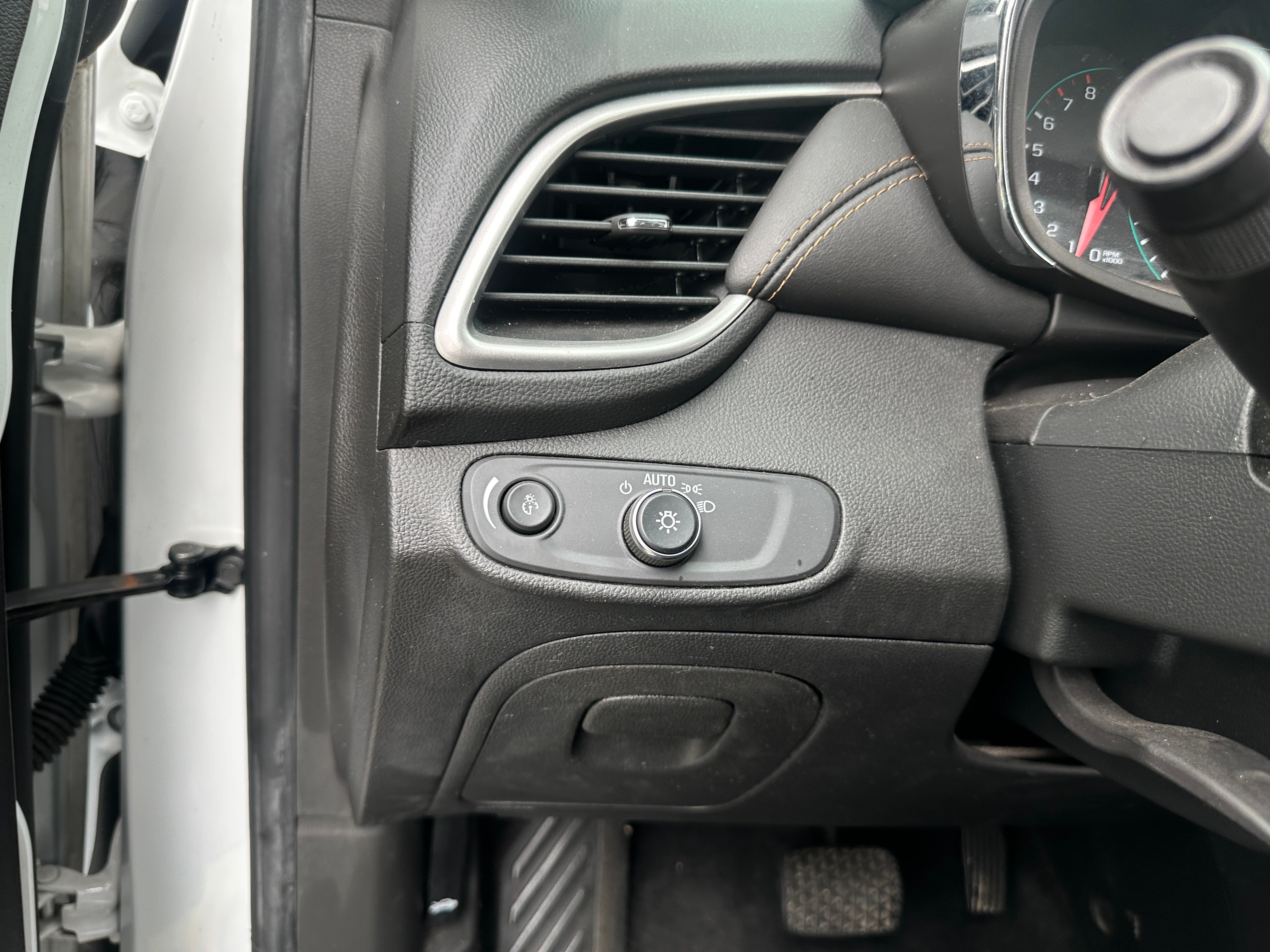 Used 2019 Chevrolet Trax LT with VIN KL7CJLSB2KB814262 for sale in Pewaukee, WI