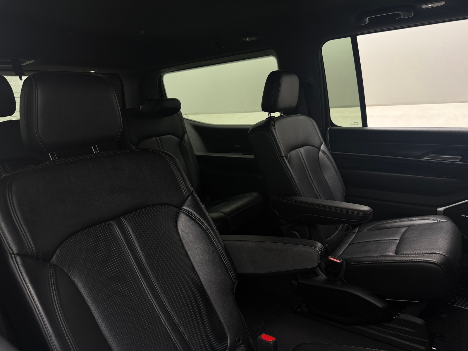 Thumbnail: 2024 Jeep Wagoneer - 5