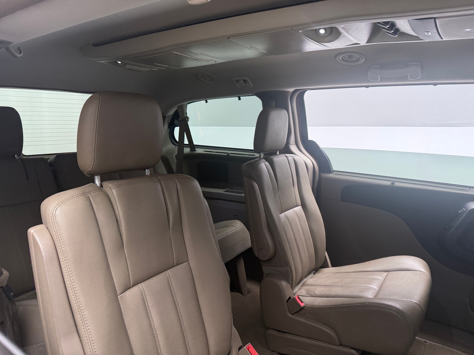 Thumbnail: 2015 Chrysler Town & Country - 5