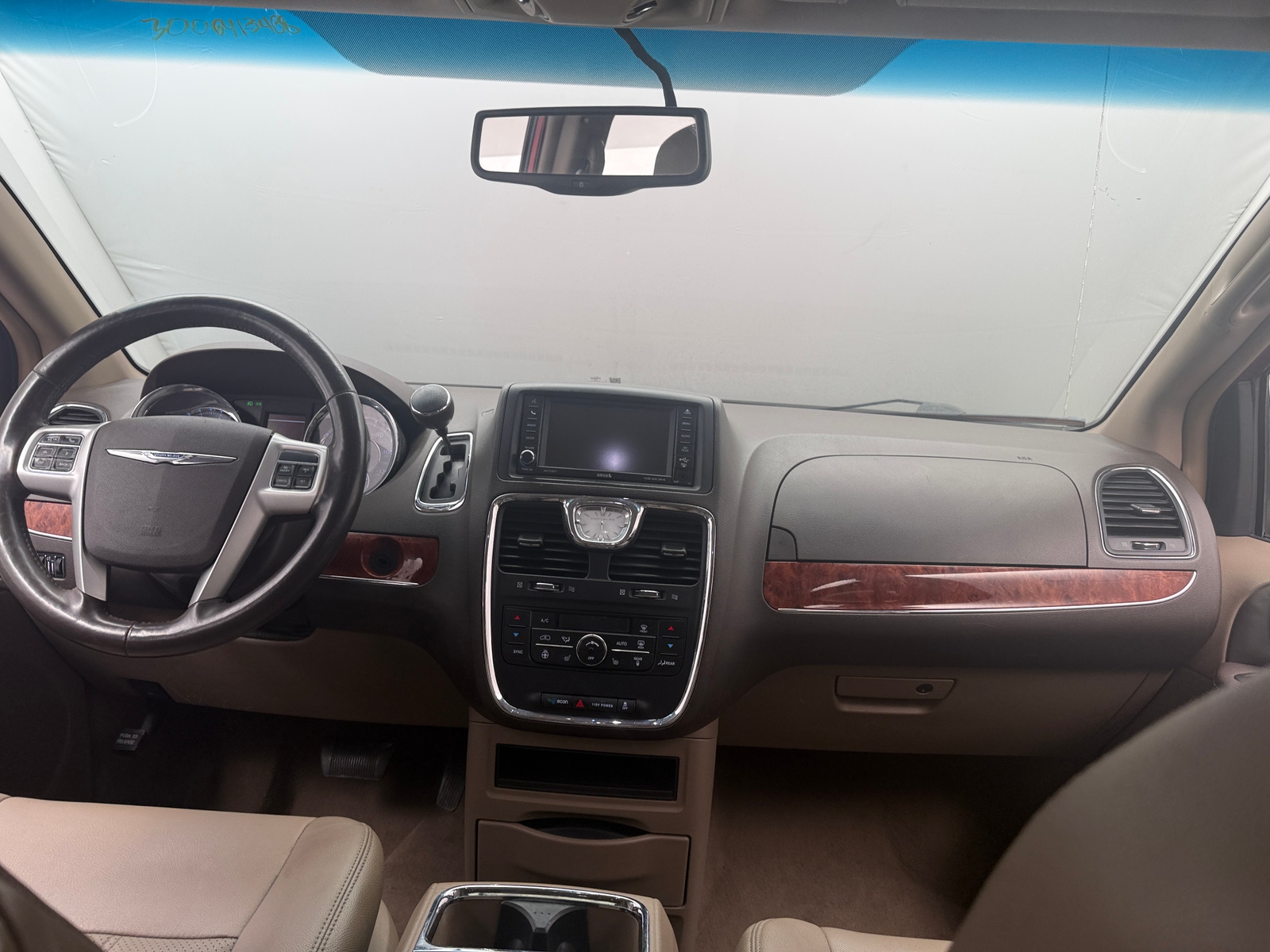 Thumbnail: 2015 Chrysler Town & Country - 2
