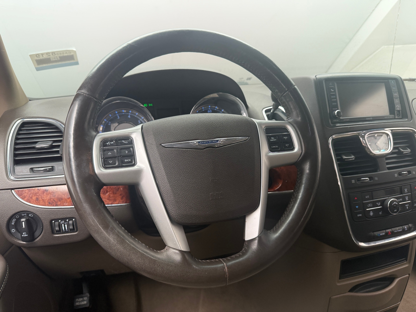 Thumbnail: 2015 Chrysler Town & Country - 4