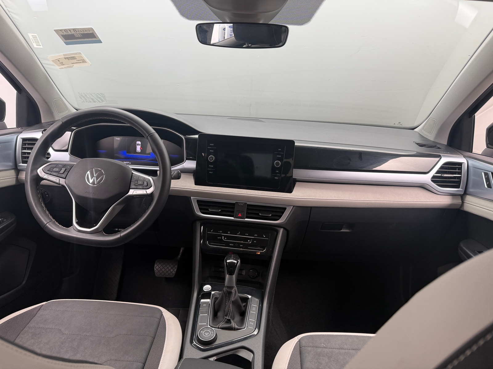 Thumbnail: 2025 Volkswagen Taos - 3