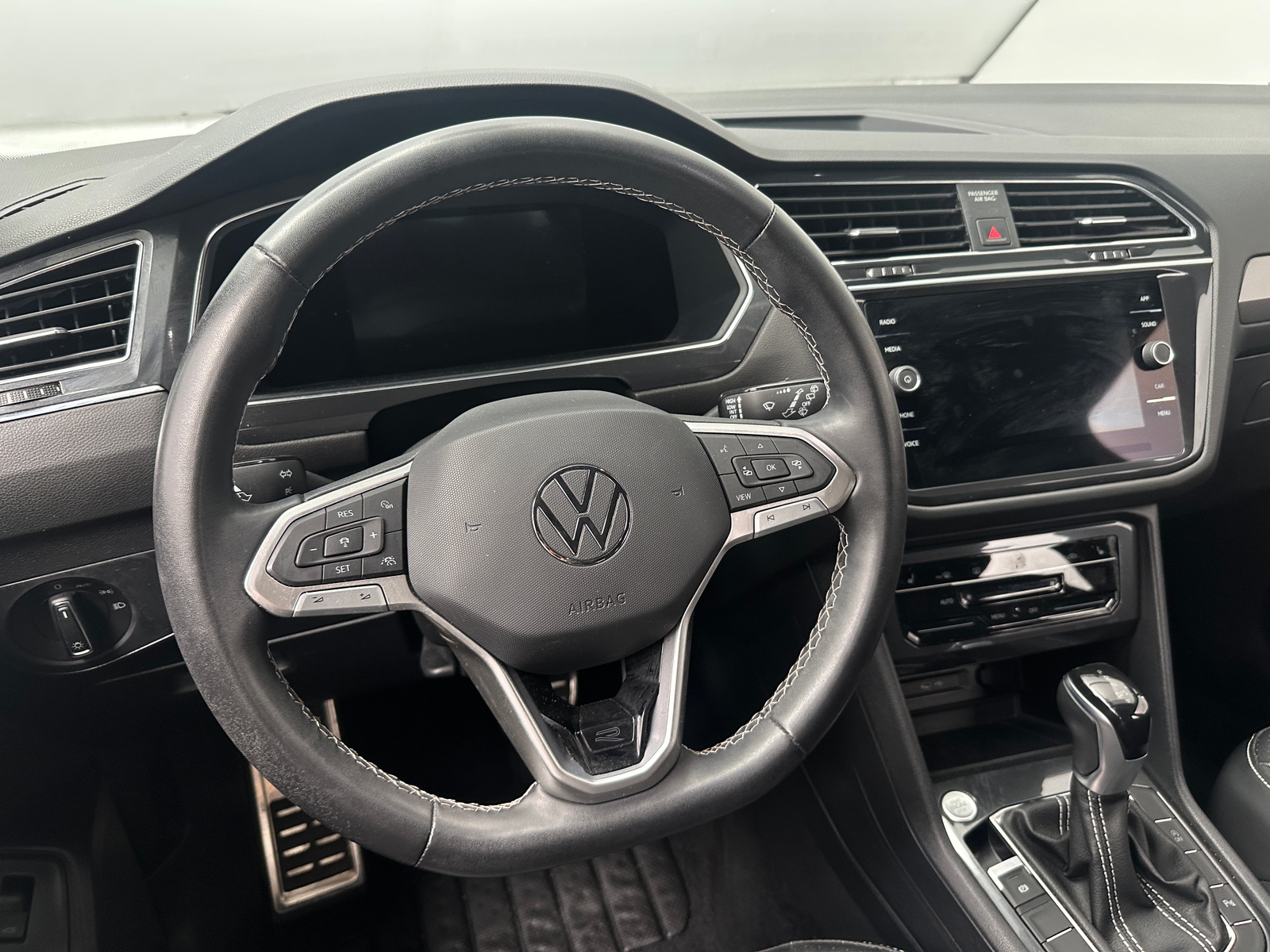 Thumbnail: 2023 Volkswagen Tiguan - 4