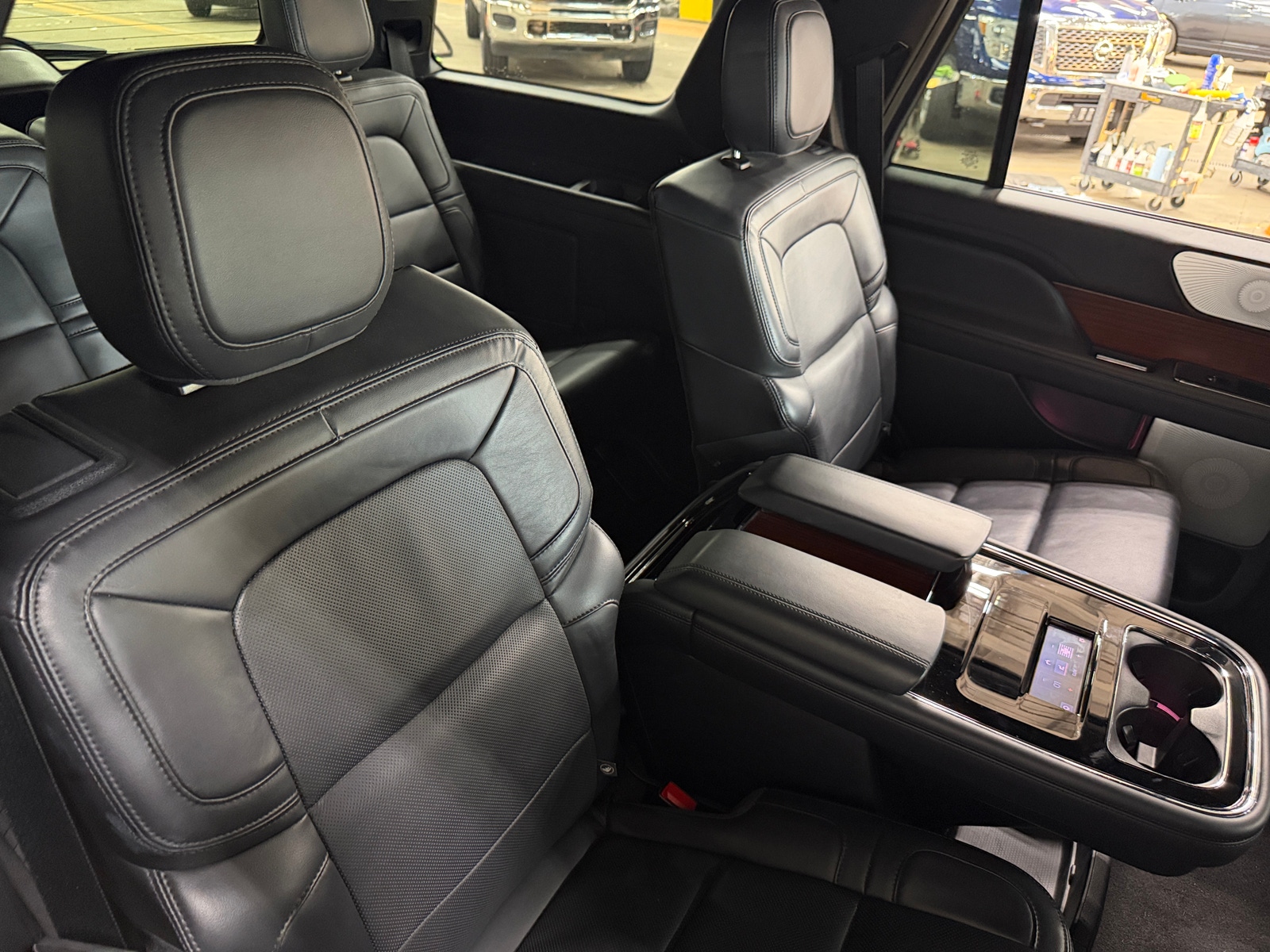 Thumbnail: 2024 Lincoln Navigator - 5