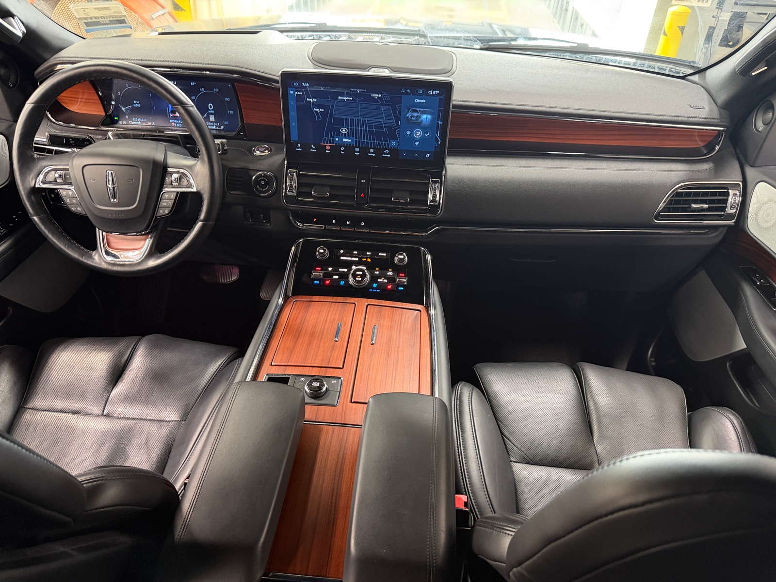 Thumbnail: 2024 Lincoln Navigator - 2
