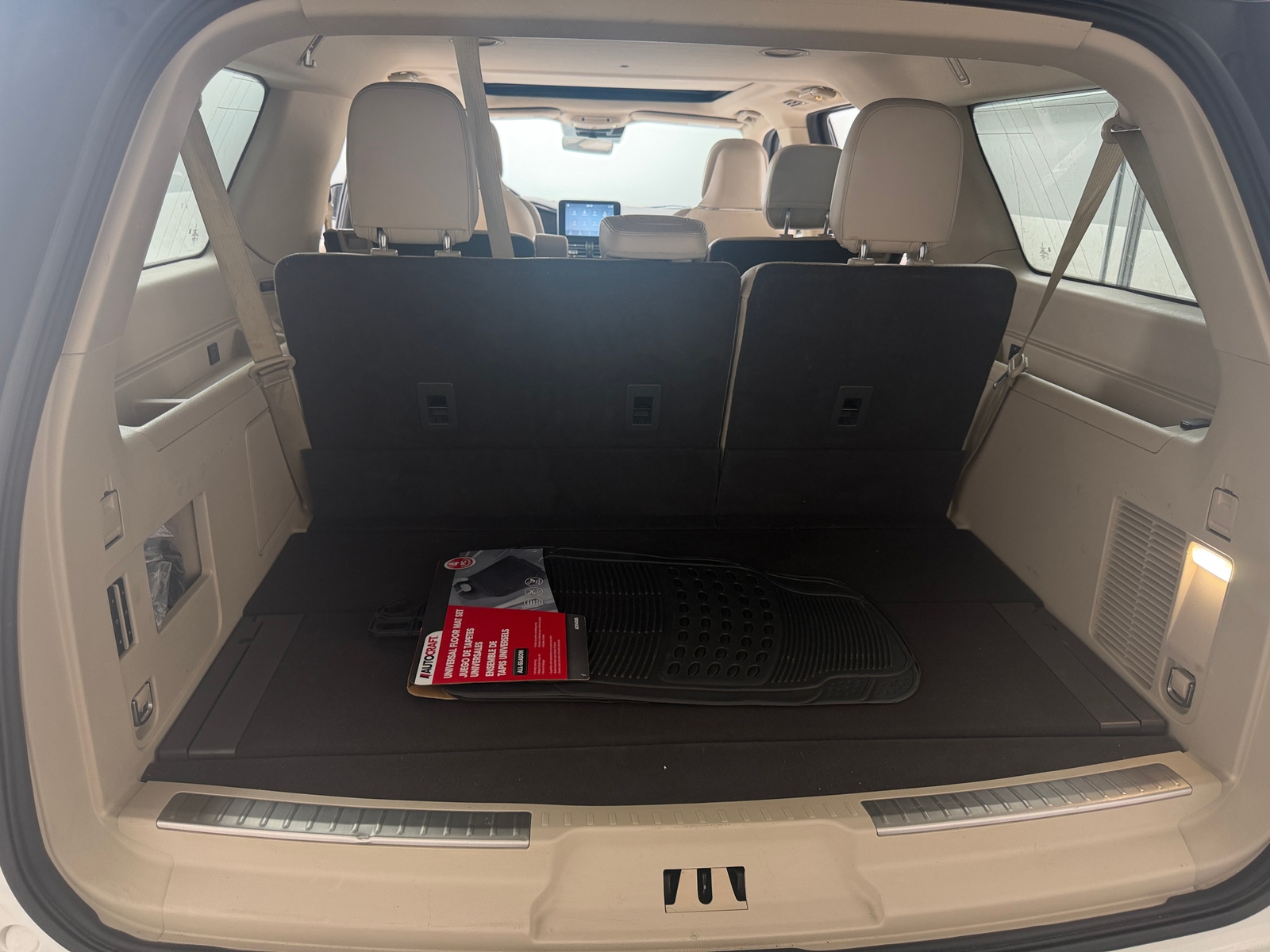 Thumbnail: 2020 Lincoln Navigator L - 6