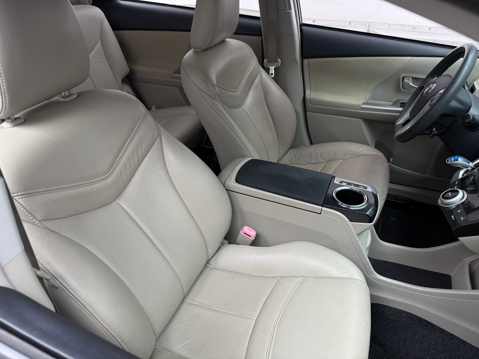 Thumbnail: 2012 Toyota Prius v - 2