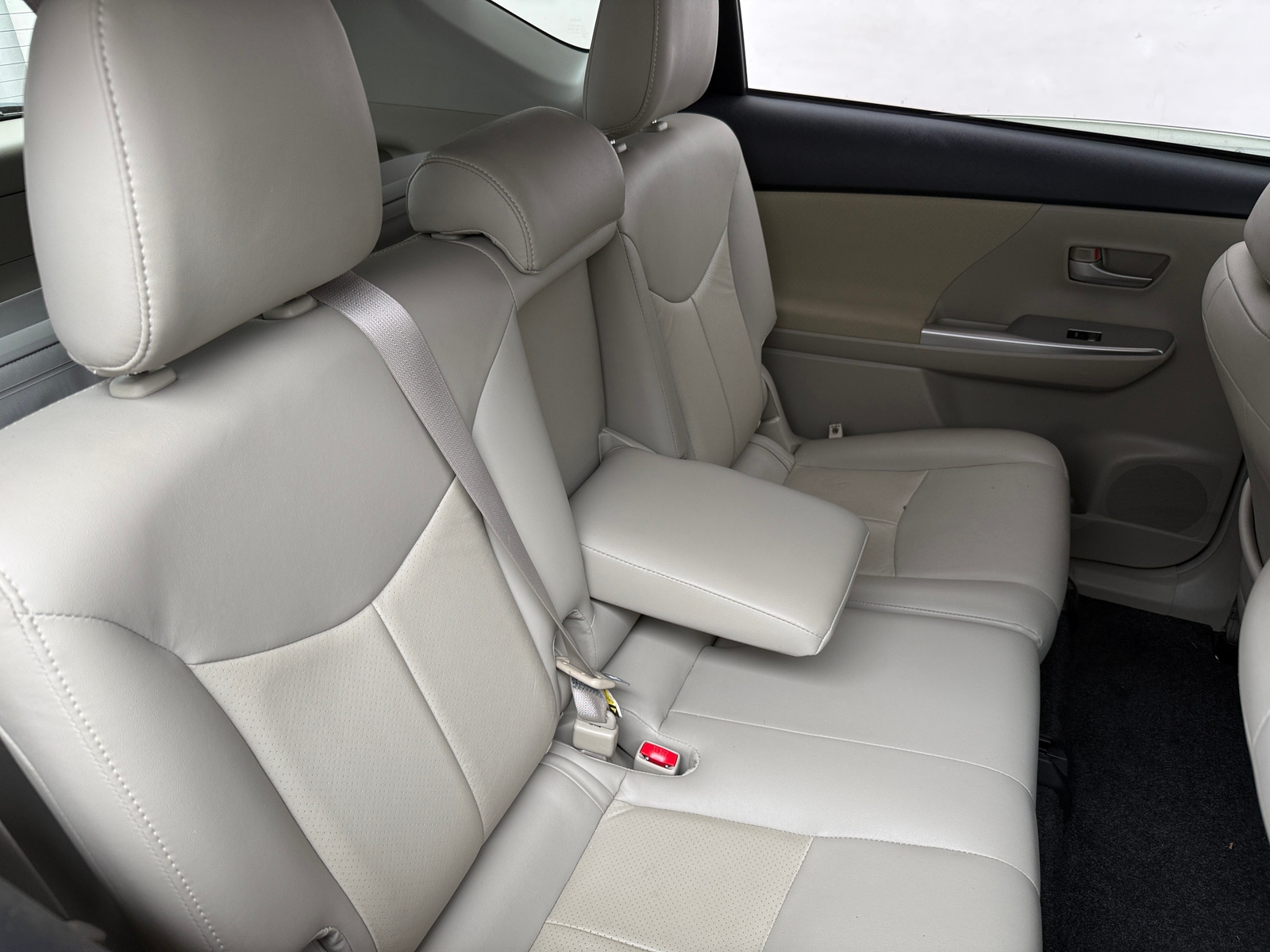 Thumbnail: 2012 Toyota Prius v - 6