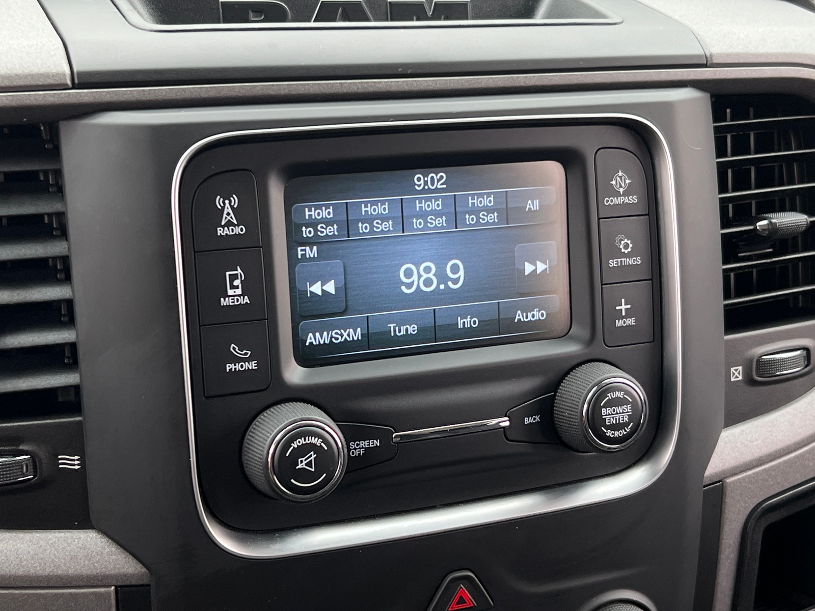 Thumbnail: 2019 RAM 1500 Classic - 4