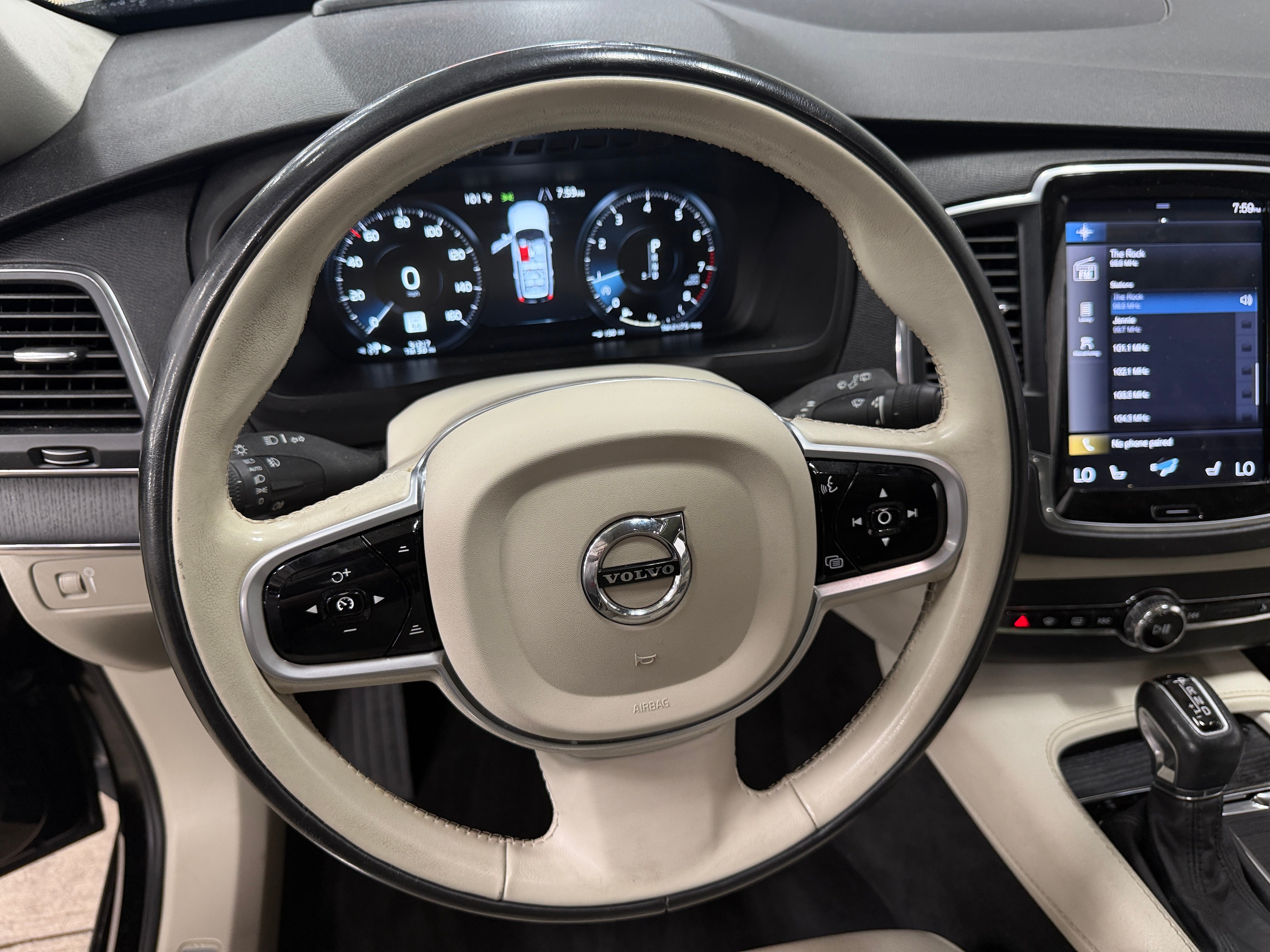 2020 Volvo XC90 Momentum
