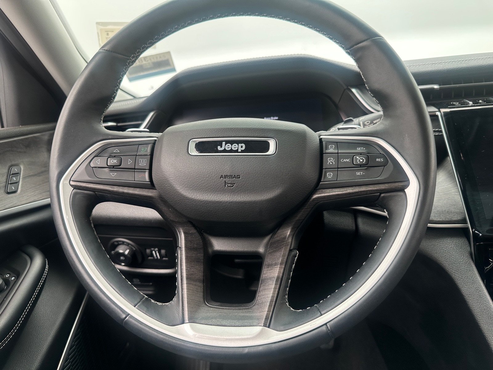 Thumbnail: 2021 Jeep Grand Cherokee L - 4