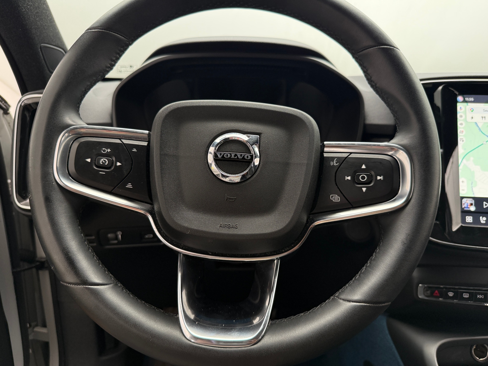 Thumbnail: 2022 Volvo C40 - 4
