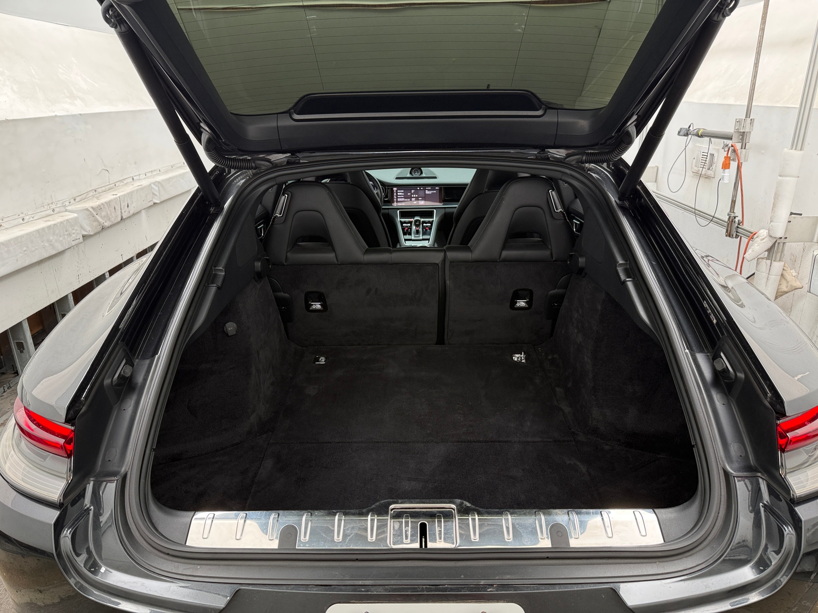 Thumbnail: 2021 Porsche Panamera - 6