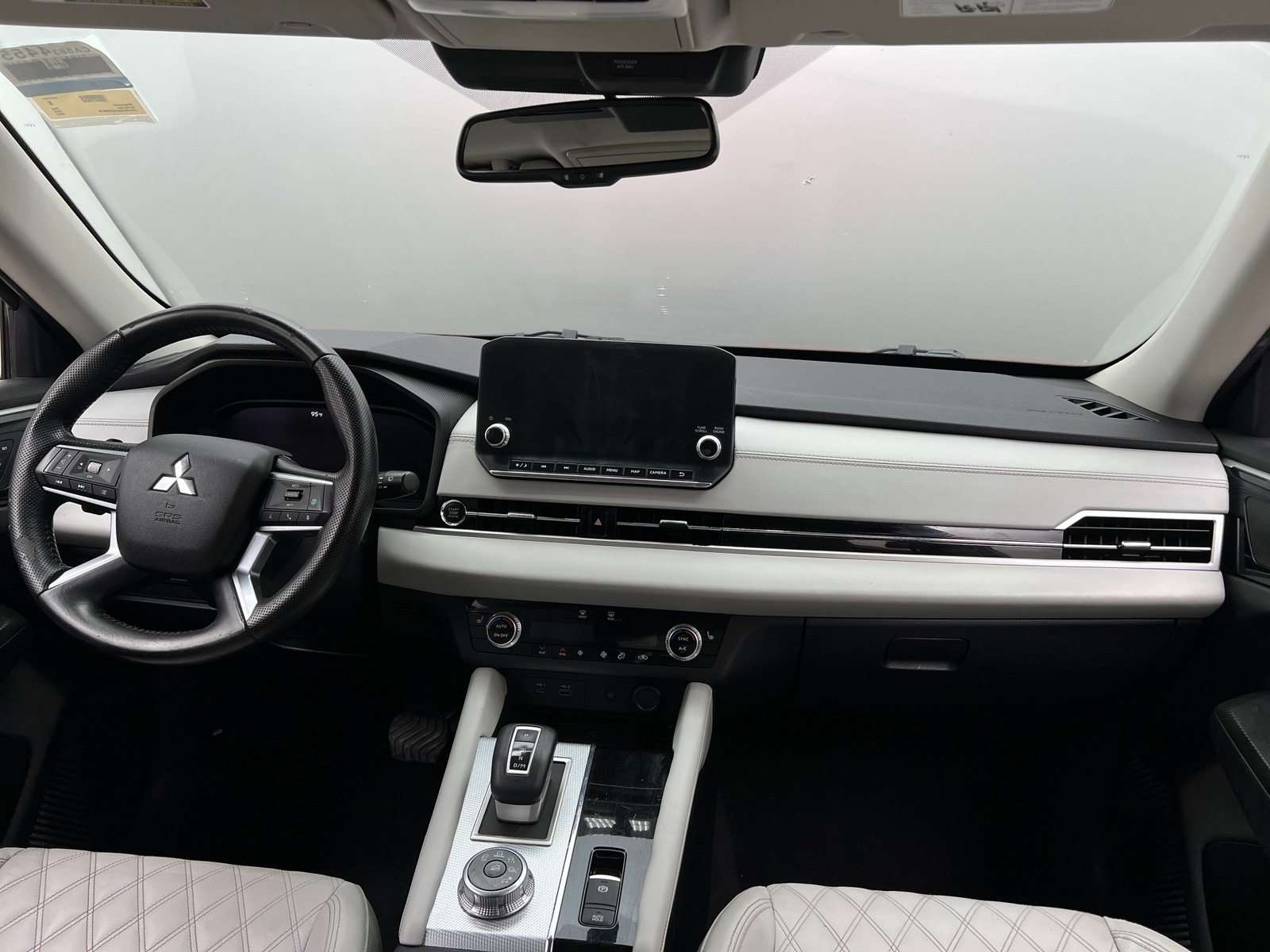 Thumbnail: 2022 Mitsubishi Outlander - 2