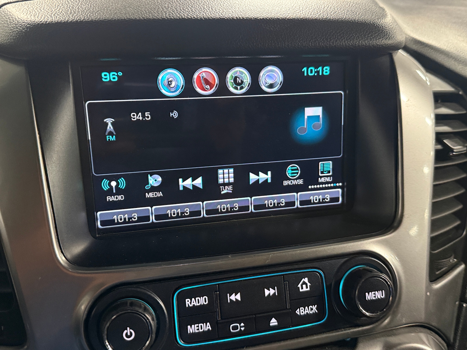 Thumbnail: 2019 Chevrolet Tahoe - 4