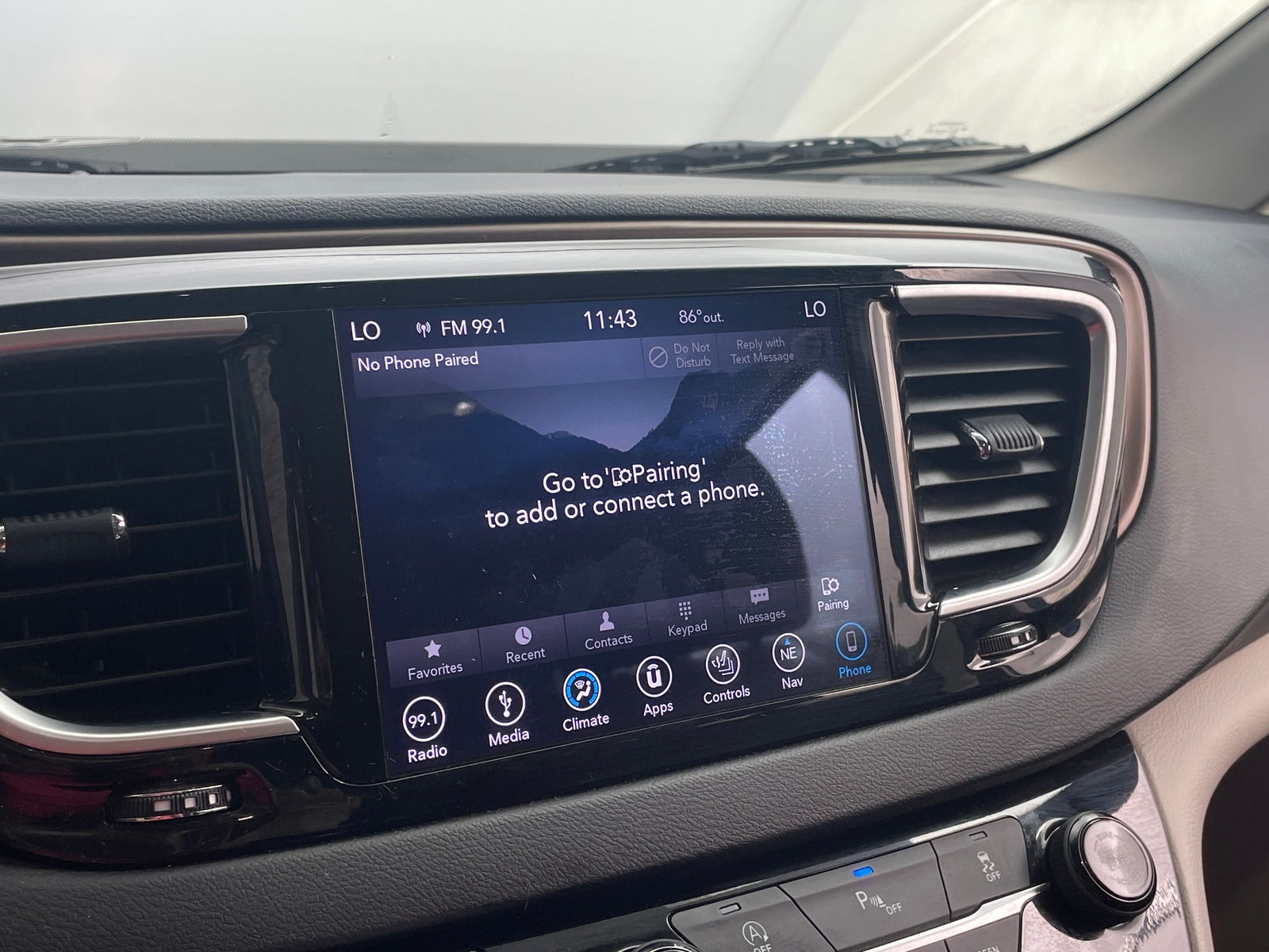 Thumbnail: 2018 Chrysler Pacifica - 3
