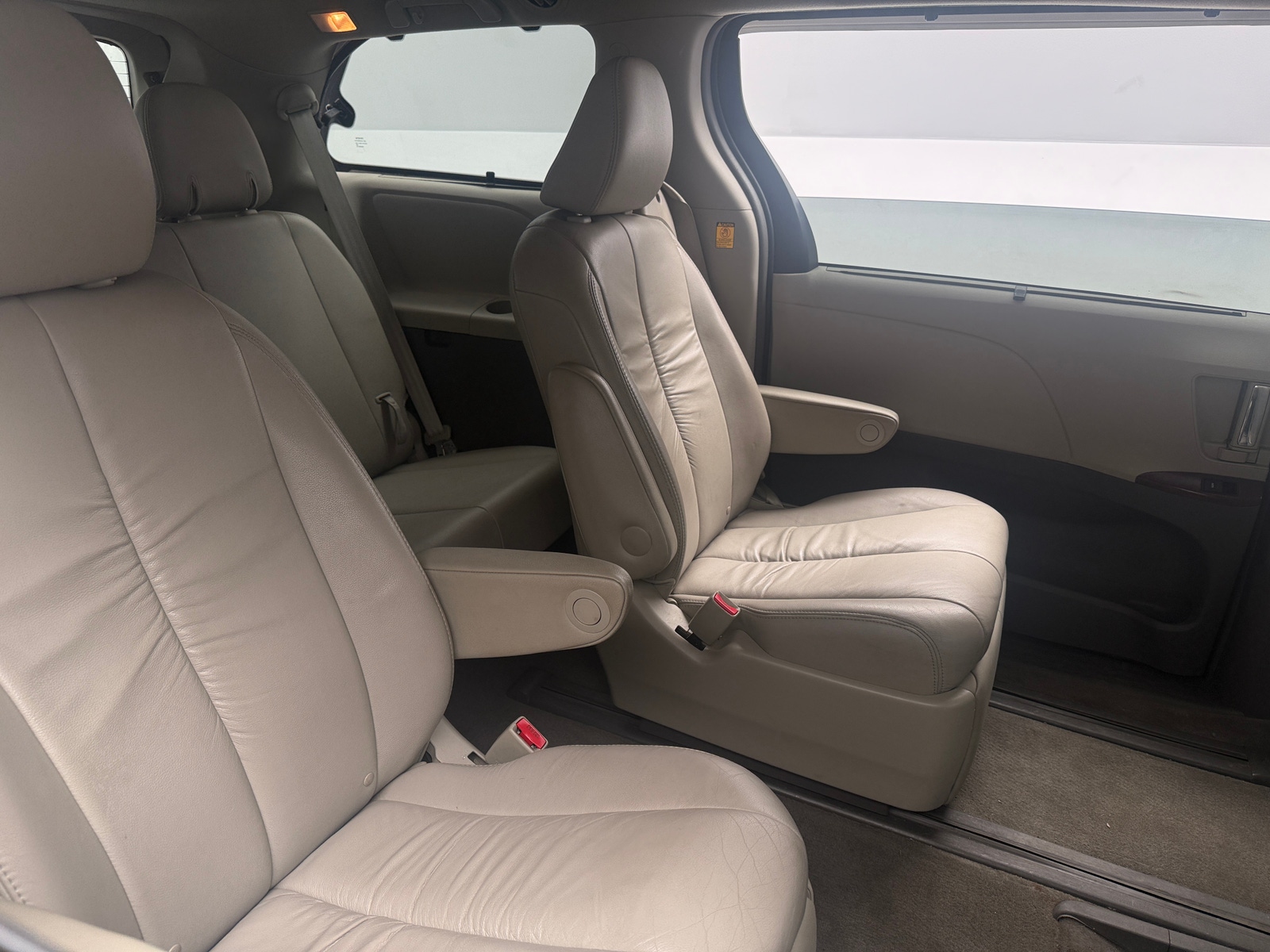 Thumbnail: 2012 Toyota Sienna - 6