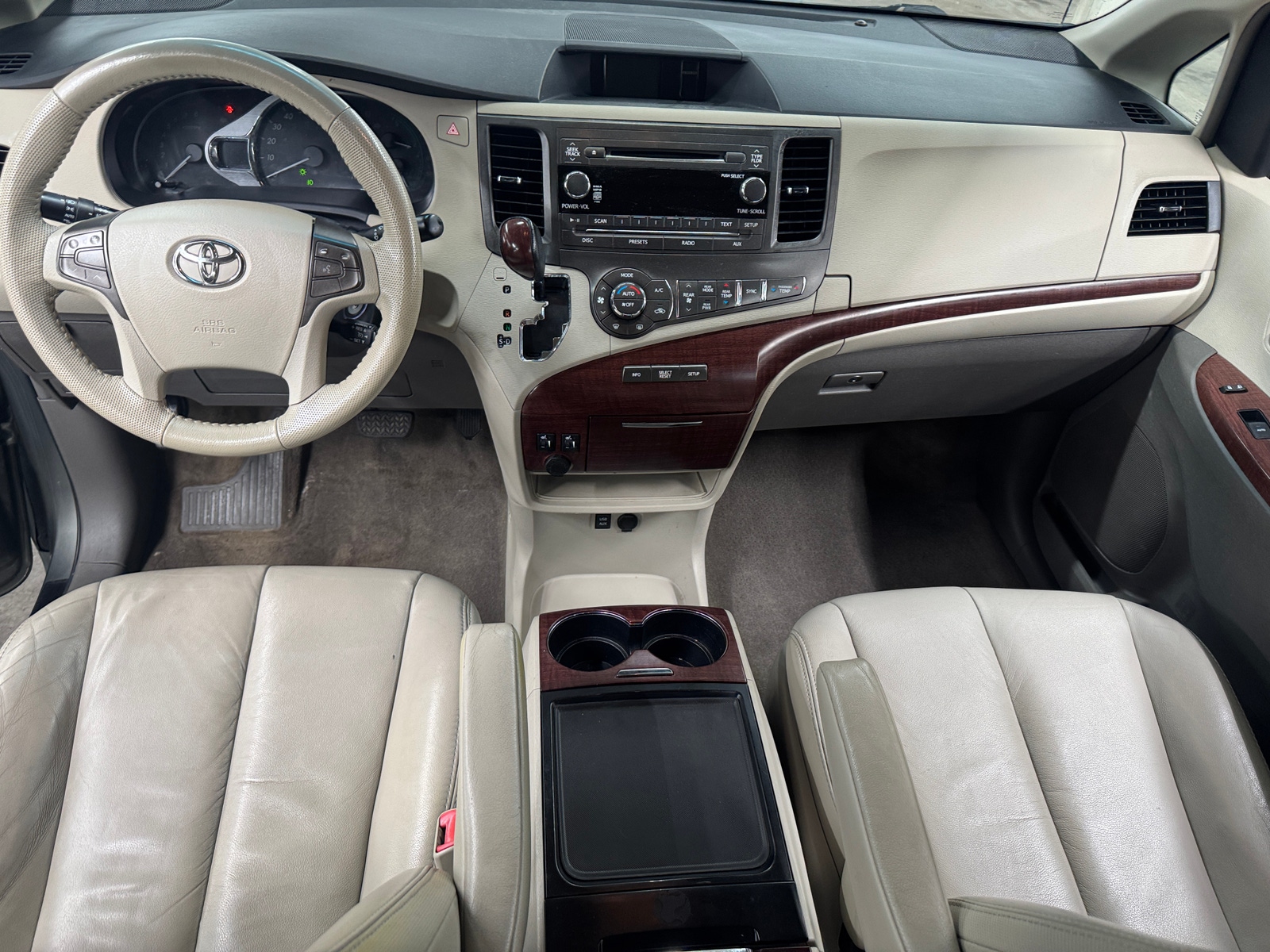 Thumbnail: 2012 Toyota Sienna - 3
