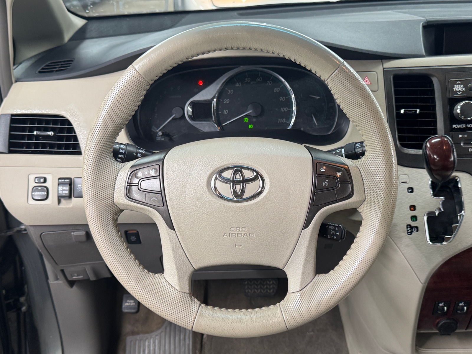 Thumbnail: 2012 Toyota Sienna - 5