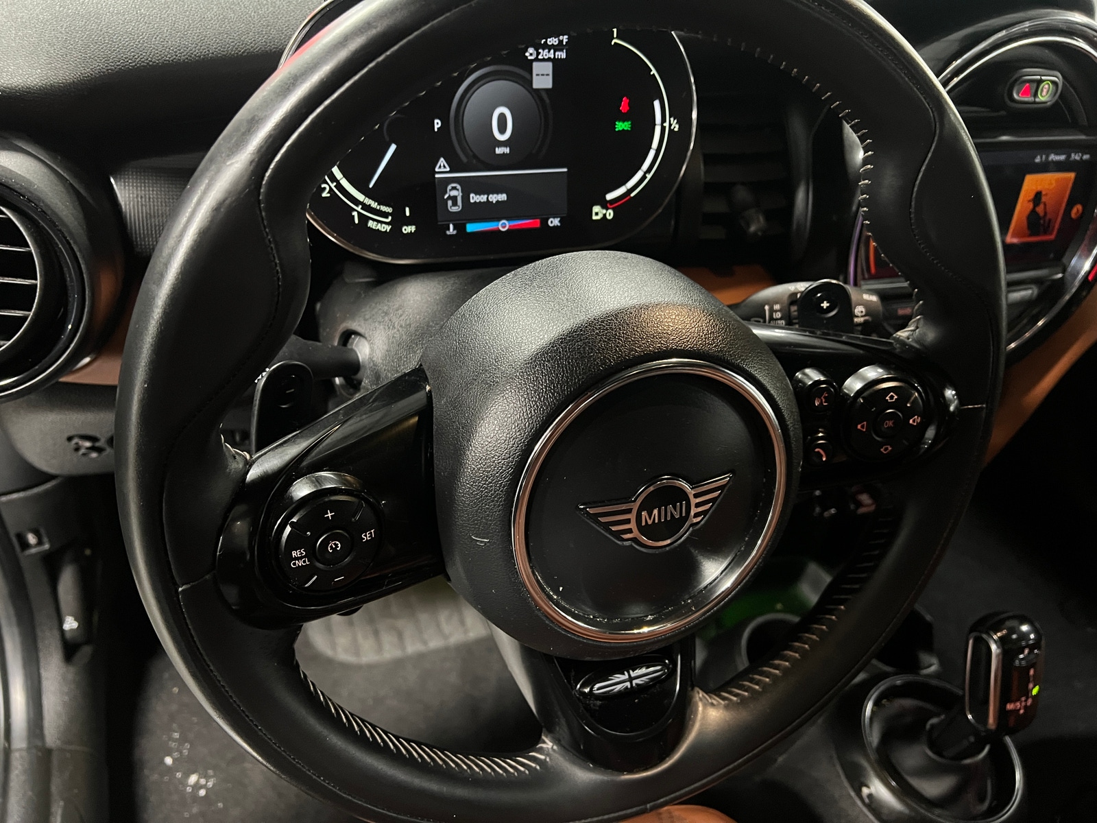 Thumbnail: 2021 MINI Cooper Hardtop - 4