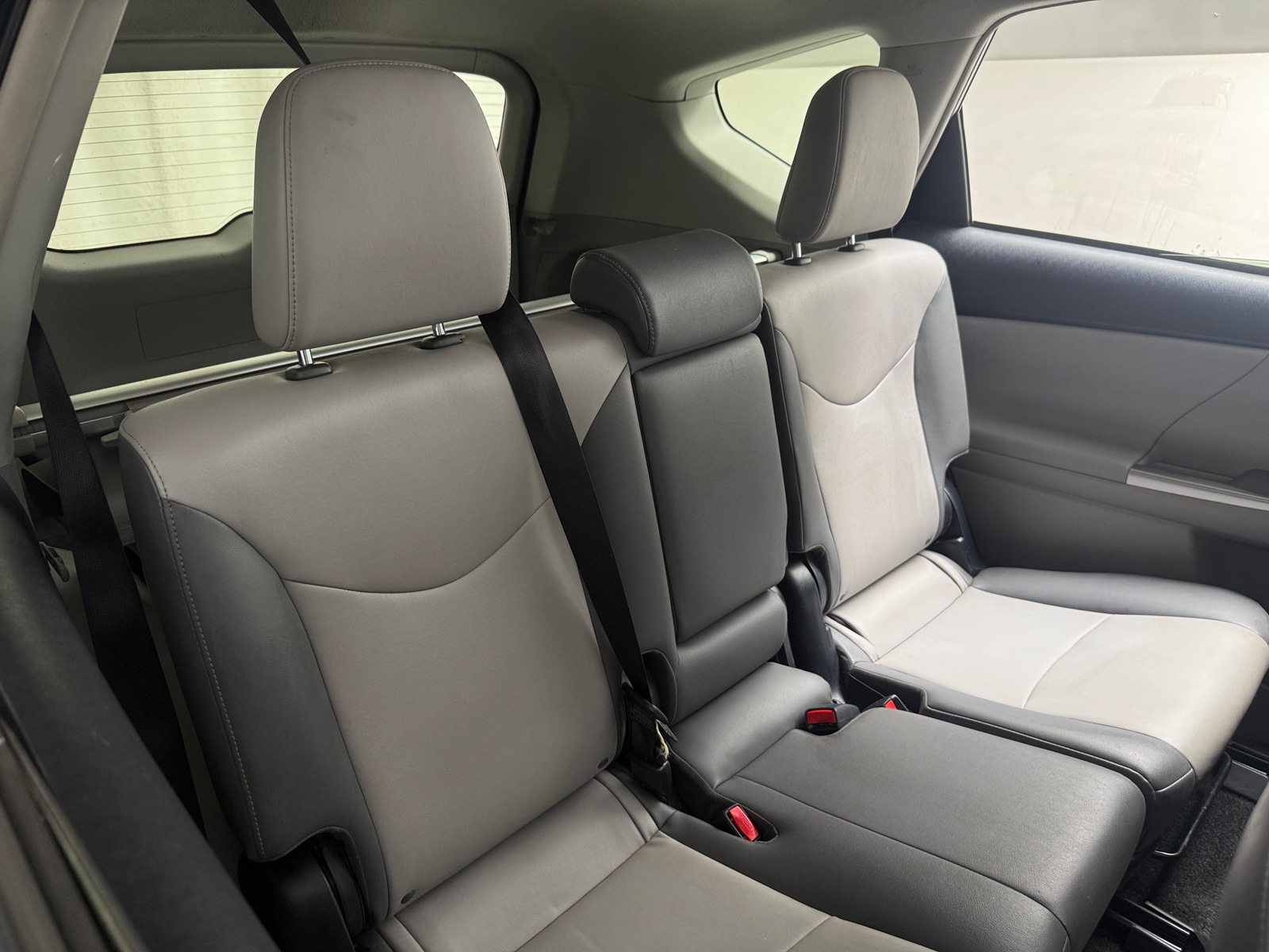 Thumbnail: 2017 Toyota Prius v - 6