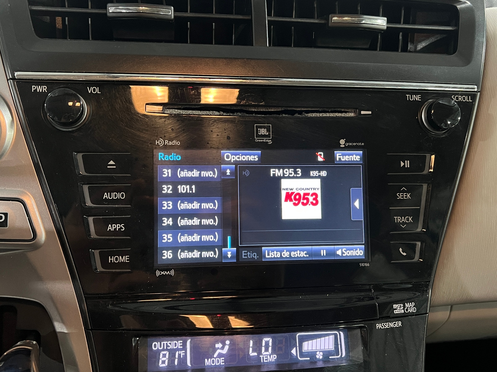 Thumbnail: 2017 Toyota Prius v - 4