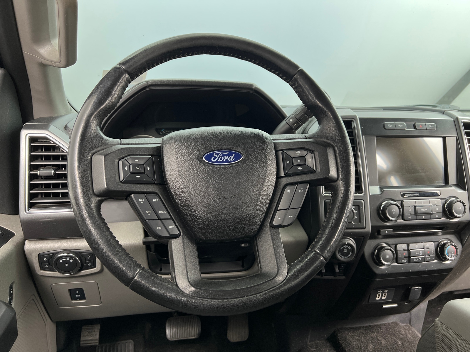 Thumbnail: 2017 Ford Econoline - 5