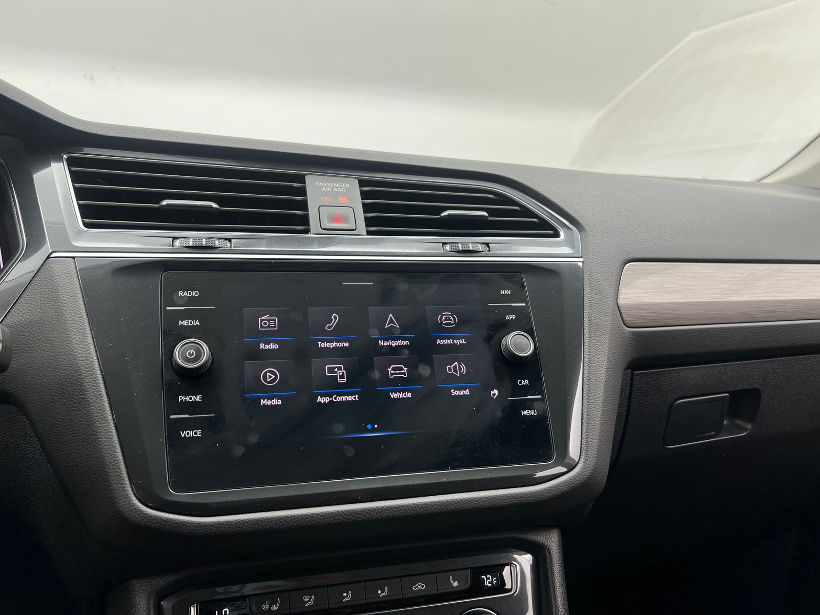 Thumbnail: 2021 Volkswagen Tiguan - 4