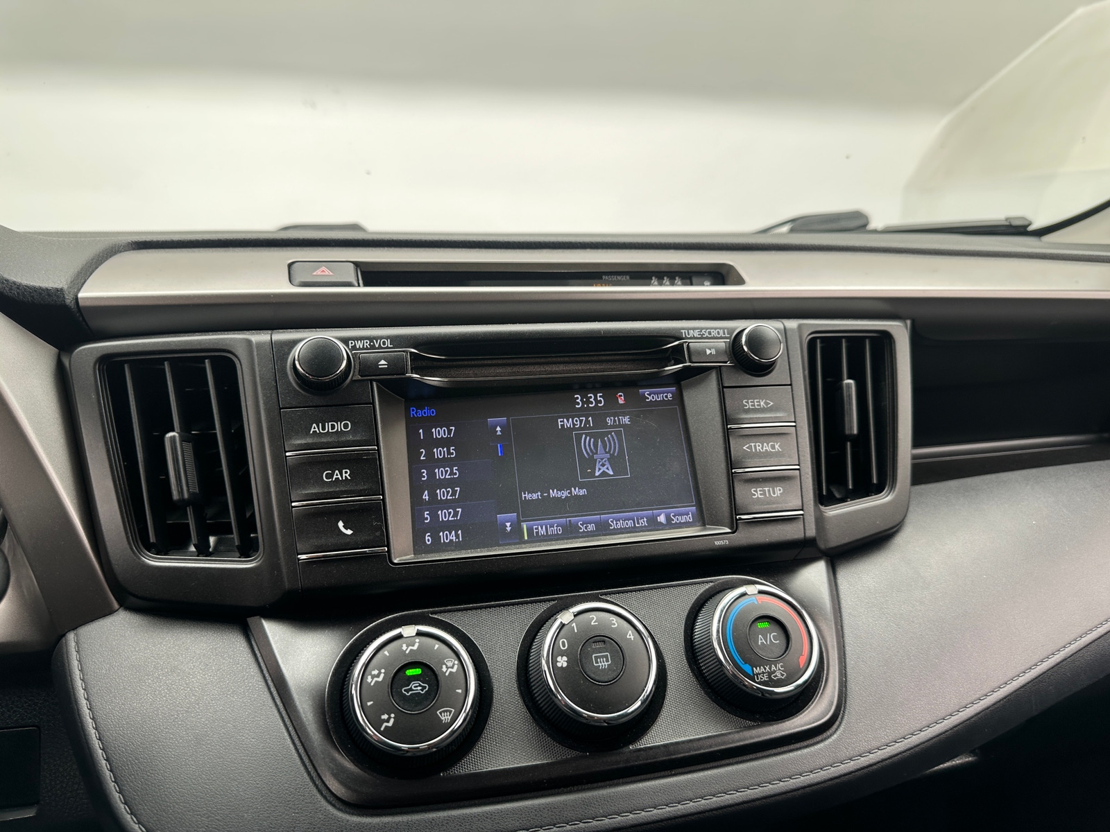 Thumbnail: 2018 Toyota RAV4 - 4