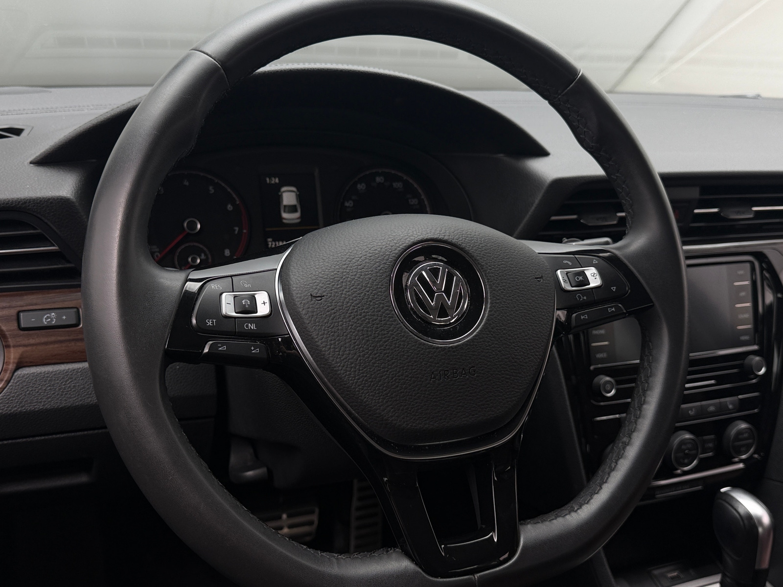Thumbnail: 2022 Volkswagen Passat - 5