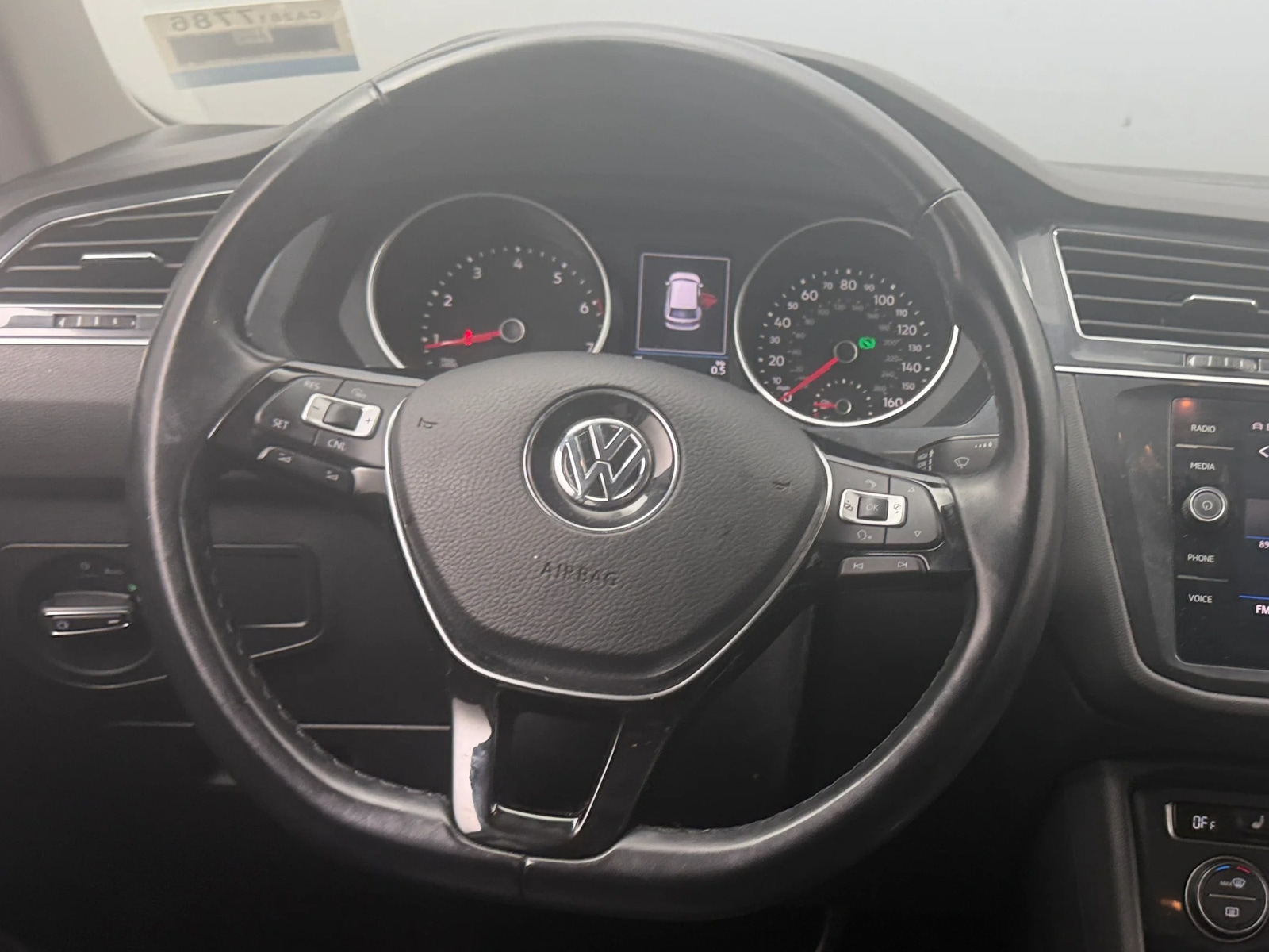 Thumbnail: 2018 Volkswagen Tiguan - 4